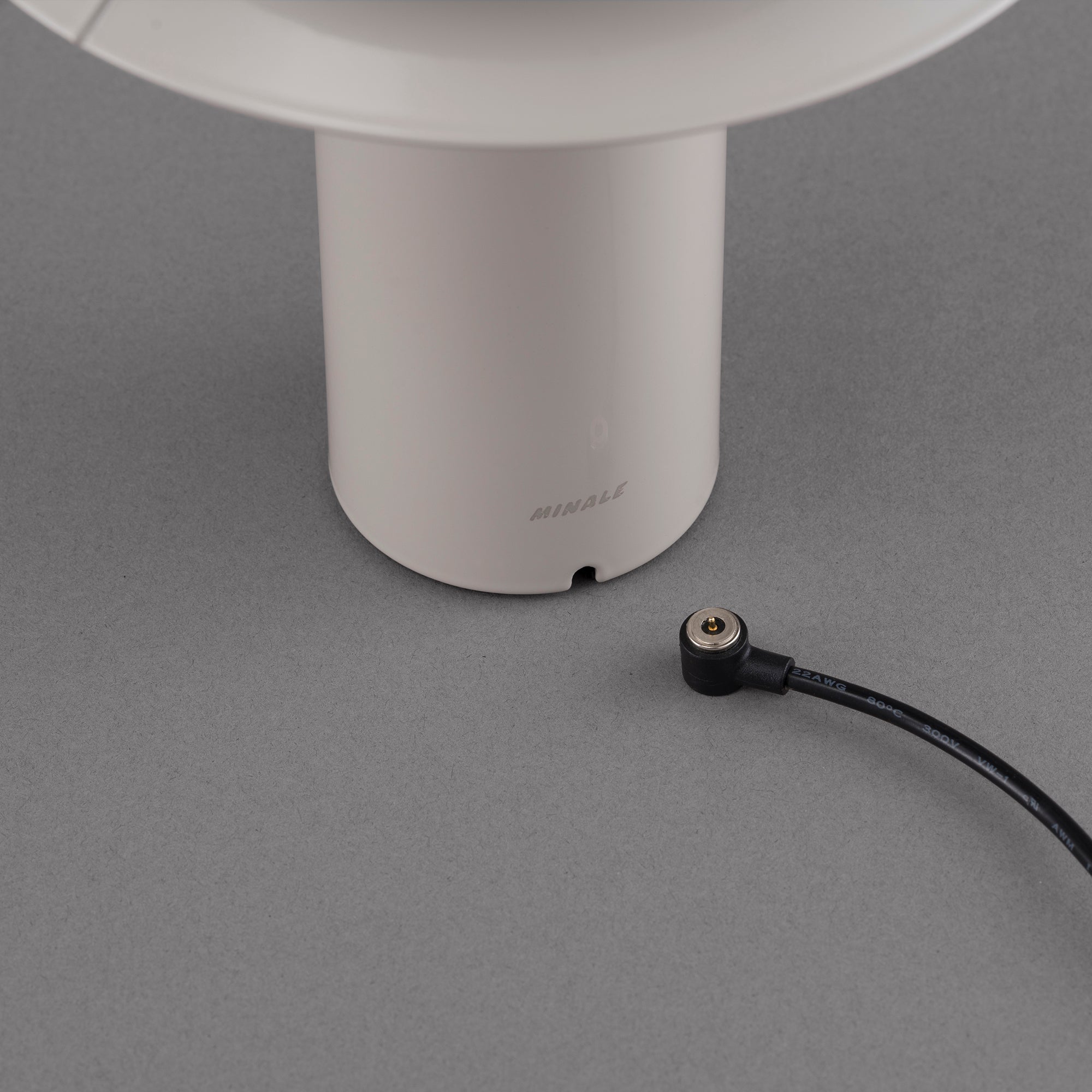 Minale veioză portabilă 2Shades | aluminiu, alamă | reîncărcabilă USB, interior și exterior