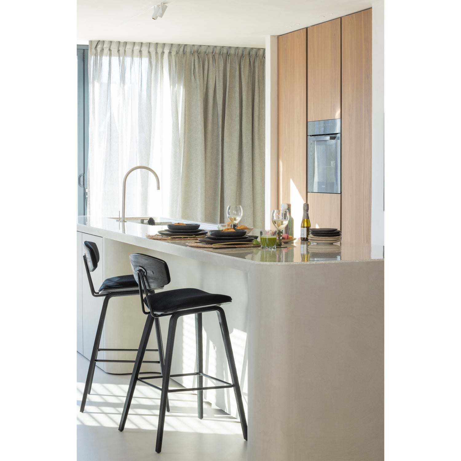 WOOOD scaun bar SENN BARSTOOL VELVET | 100% Pes | Negru | 91x42x48 cm