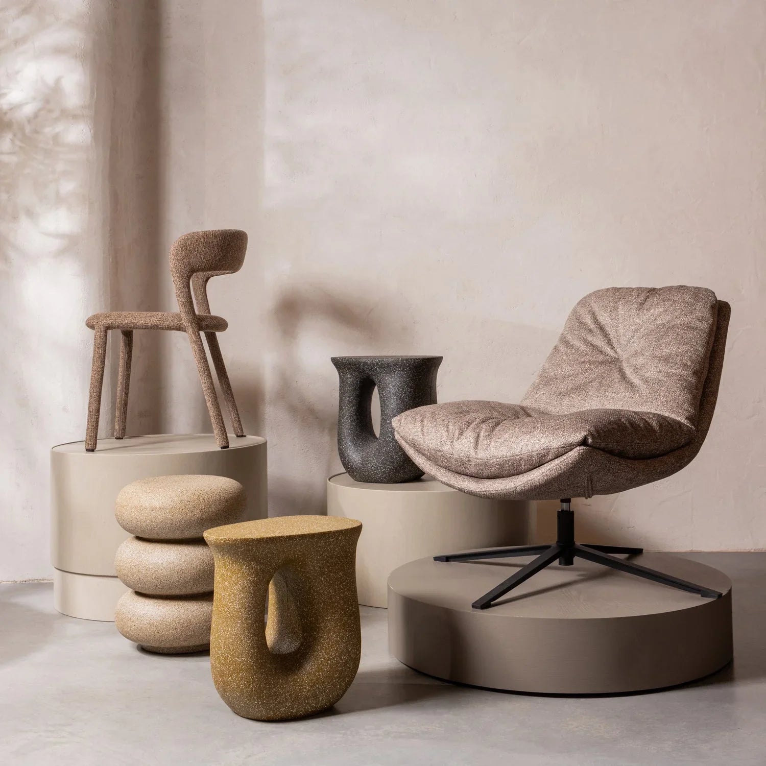 MOSON SIDE TABLE WITH DOTS BLACK