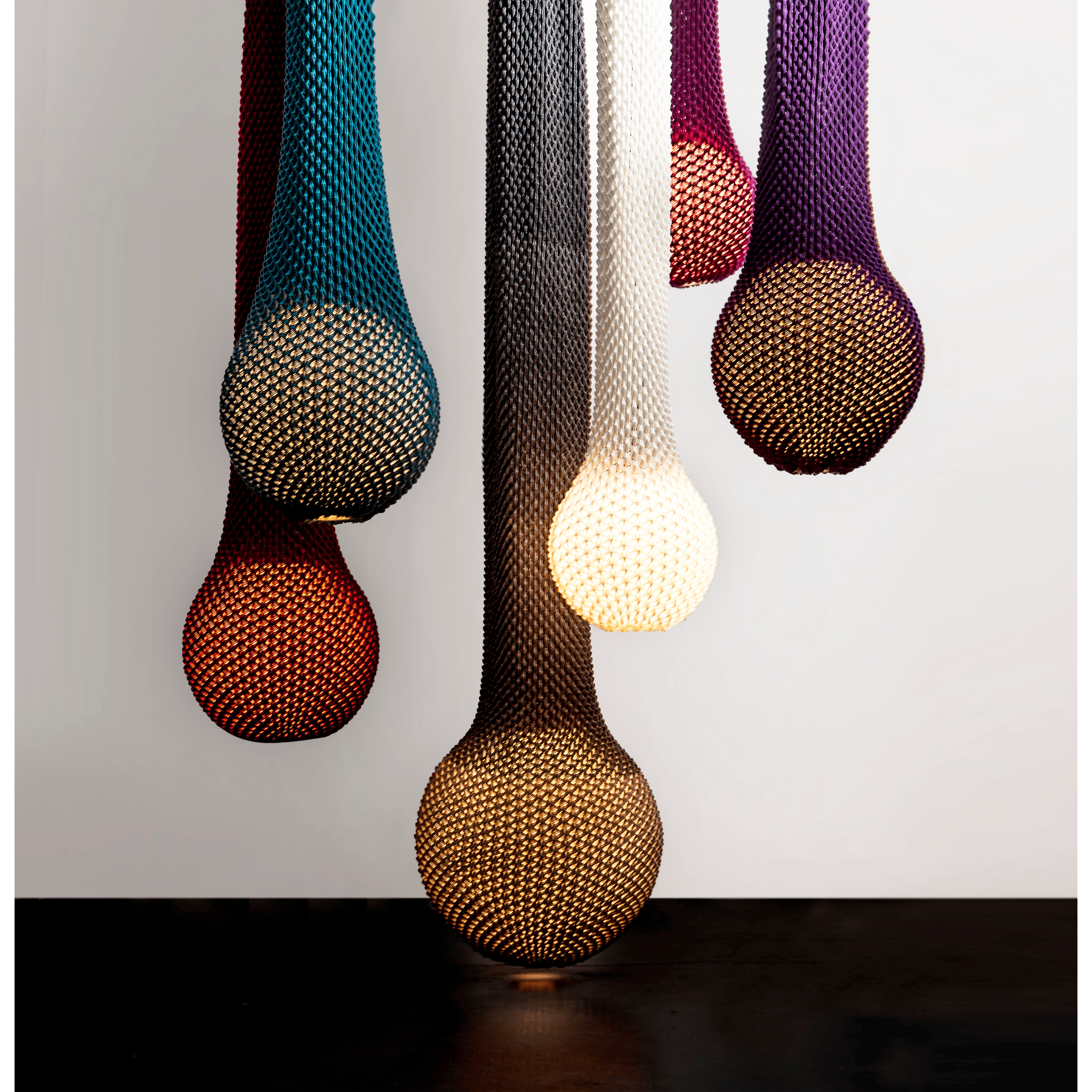 Ariel Zuckerman Lampa Pendant Knitted | Acril și Pâslă Tricotată | Albastru Pale, Albastru, Mustar, Turcoaz, Alb, Gri, Roșu | LED 30-50cm