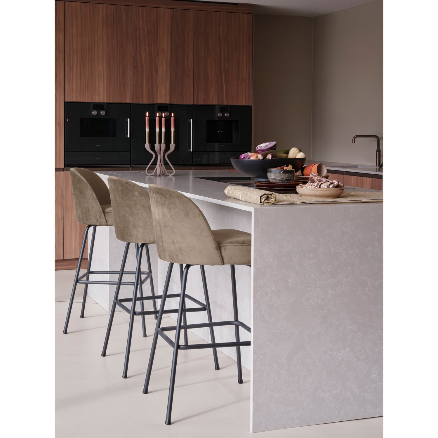 WOOOD scaun bar VOGUE BARSTOOL 80CM VELVET | 100% Pes | Kaki | 103x50x55 cm