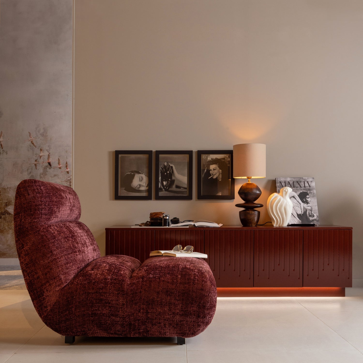 WOOOD fotoliu OBSERVE ARMCHAIR AUBERGINE | 100% Pes | Aubergine | 82x75x96 cm