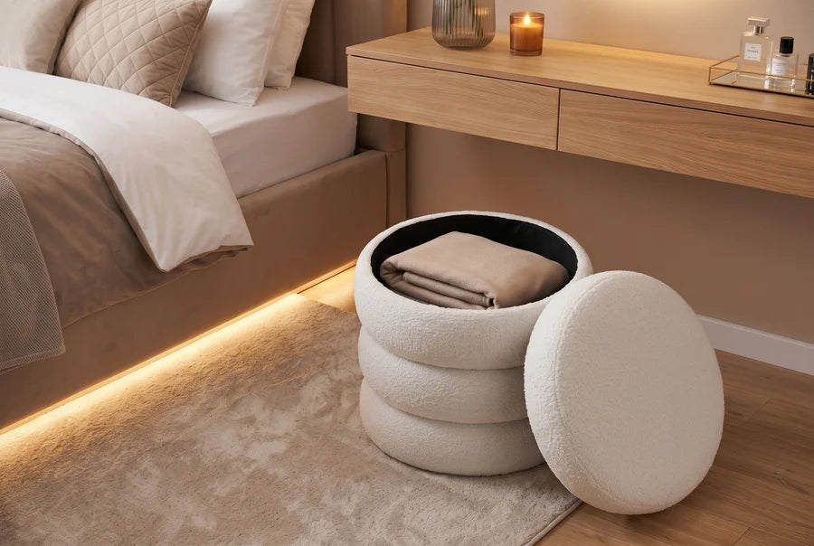 Taburet Rotund Invicta Interior VOGUE 40 cm cu Spațiu de Depozitare, Tapiserie Bouclé Albă