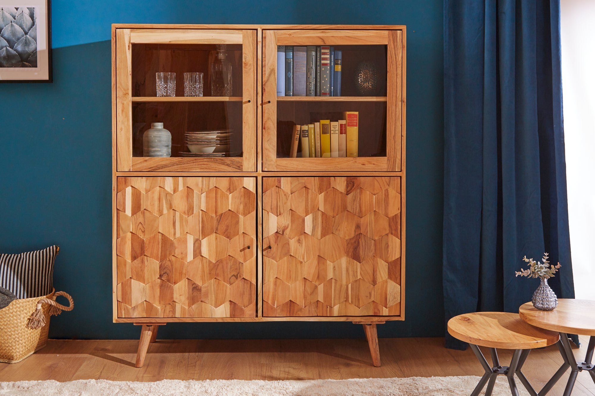 Invicta Vitrină MYSTIC LIVING - 140cm | Acacia | 118x140x40 cm