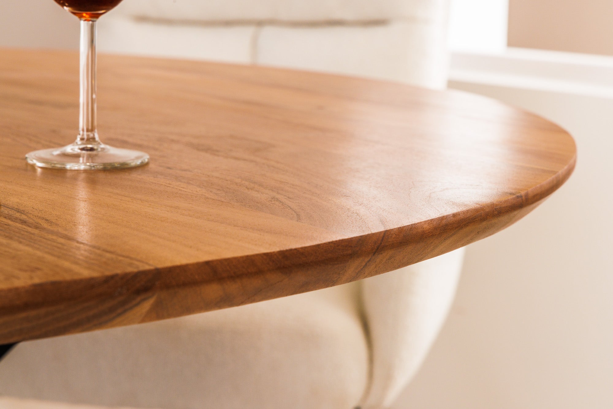 Invicta Masă dining GALAXIE - 130cm | Acacia | 130x77x130 cm
