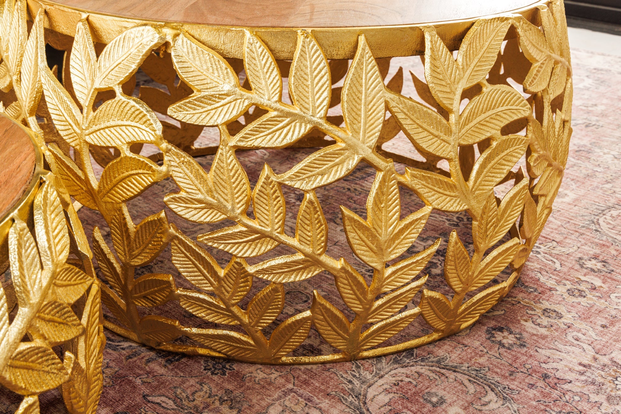 Invicta Masă cafea ABSTRACT LEAF - 68cm | Acacia, Auriu