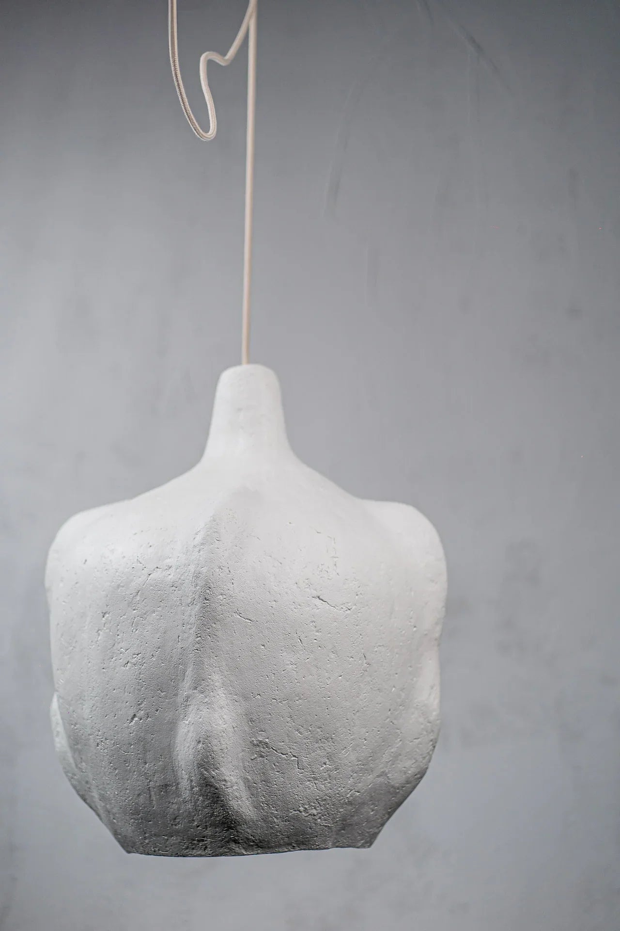 Falina – lampă sculpturală inspirată de forme organice