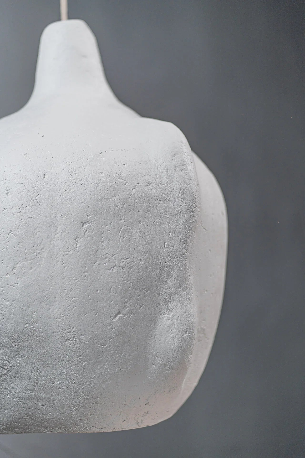 Falina – lampă sculpturală inspirată de forme organice