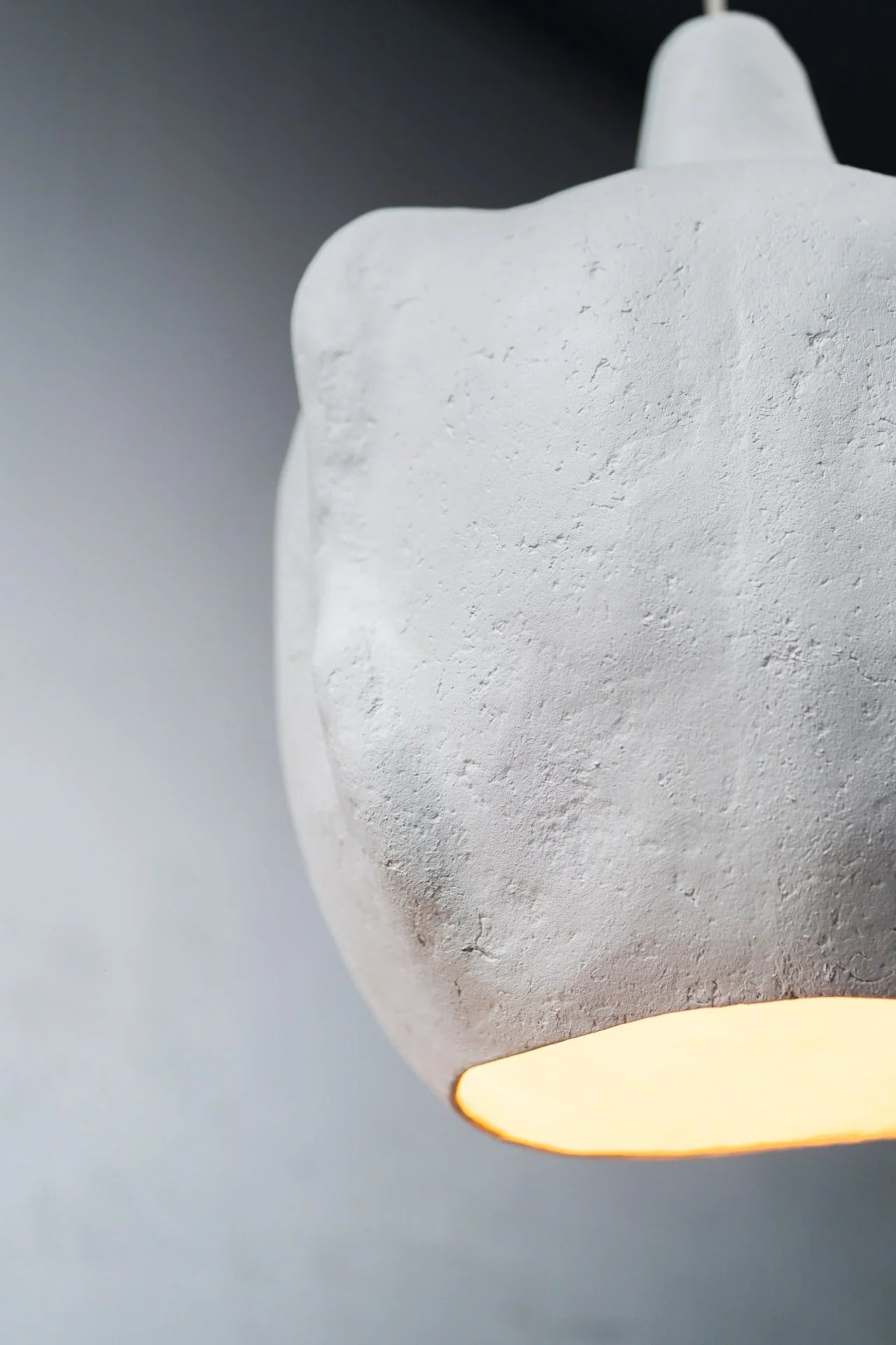 Falina – lampă sculpturală inspirată de forme organice