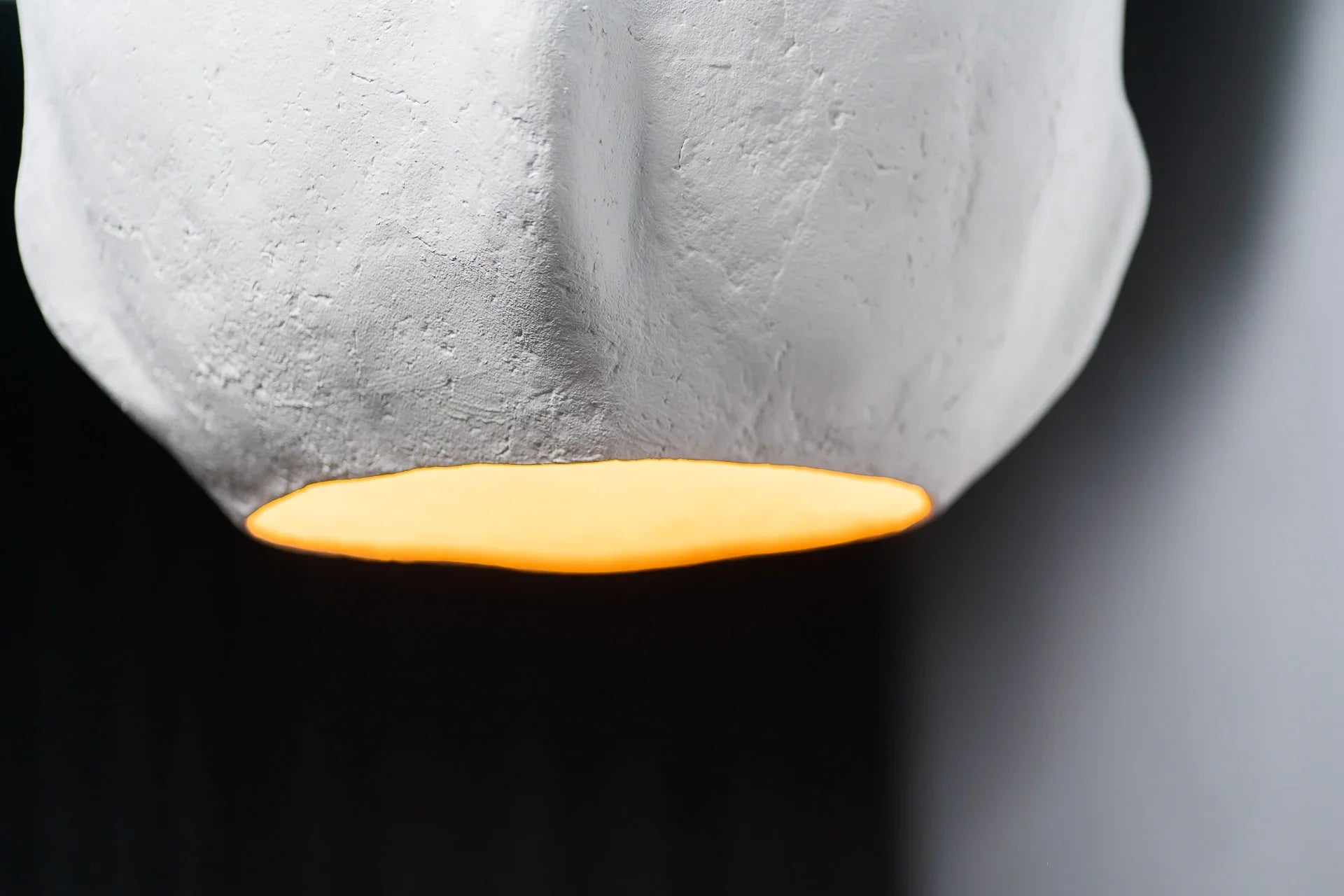 Falina – lampă sculpturală inspirată de forme organice