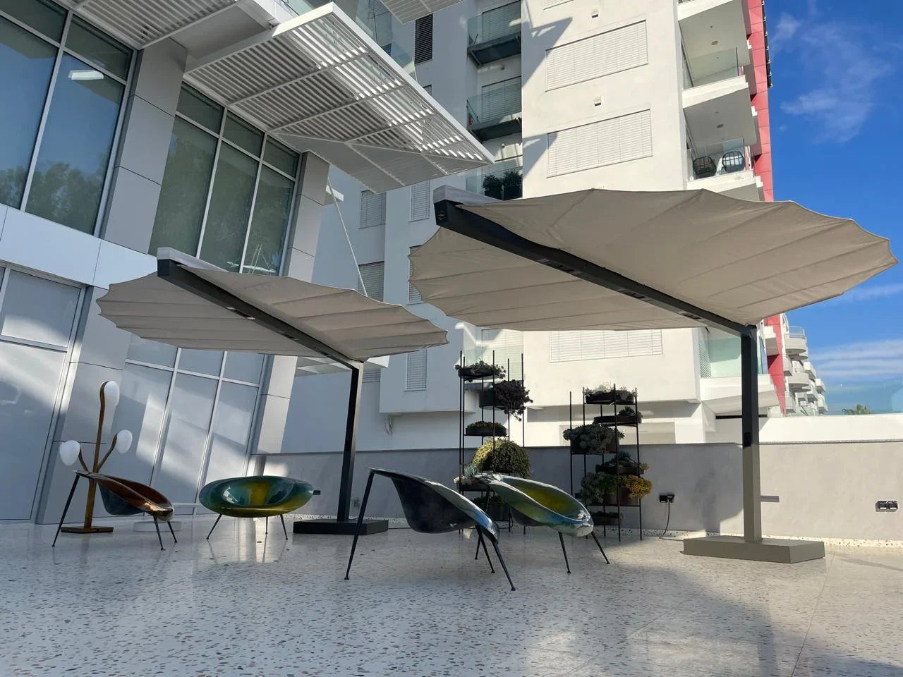 Sistem de umbrire LEAF de la Heatsail, 460 x 360 cm – Soluția unică 4-în-1 pentru terasă