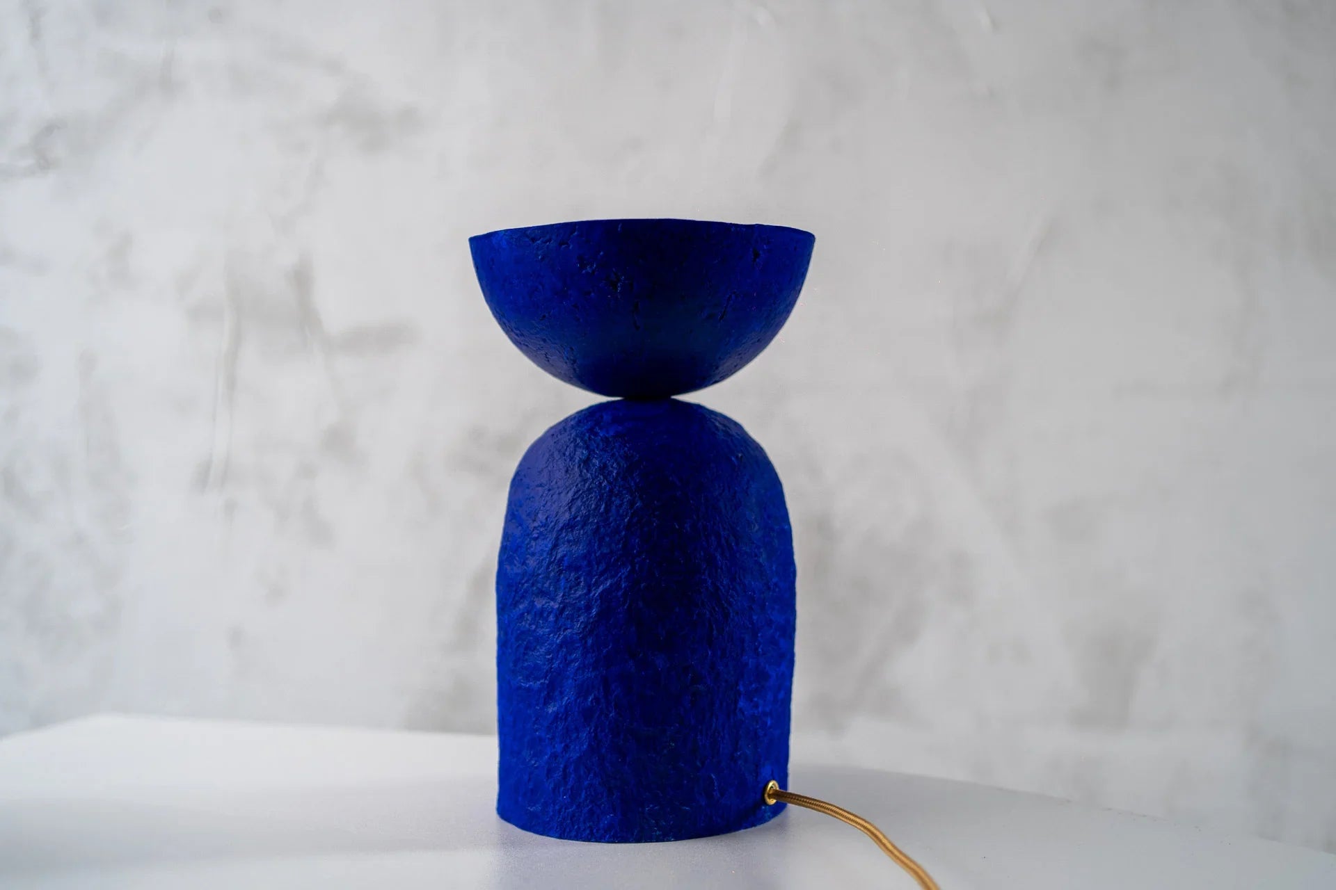 Luma – lampă sculpturală de masă cu lumină ambientală