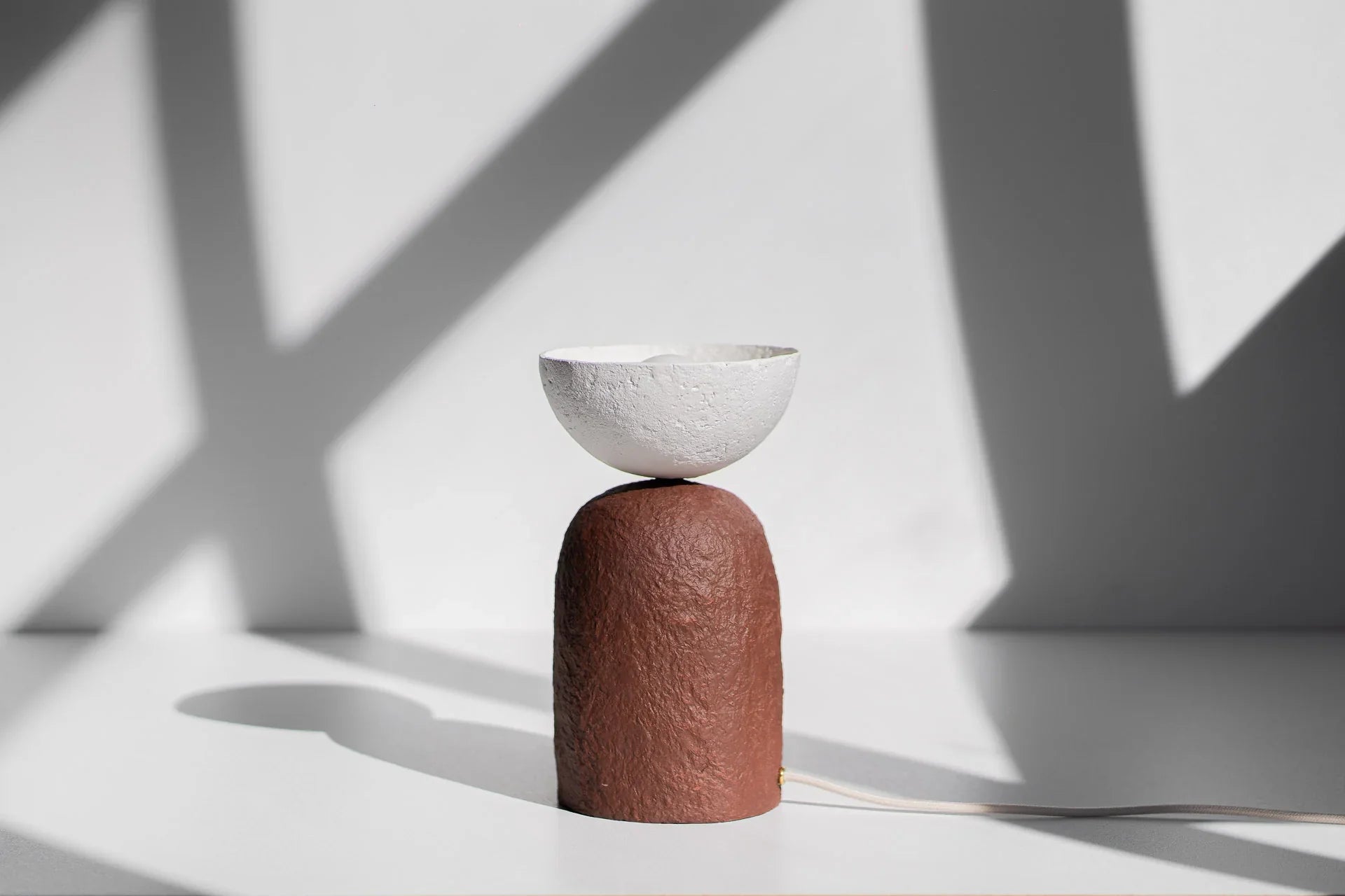 Luma – lampă sculpturală de masă cu lumină ambientală