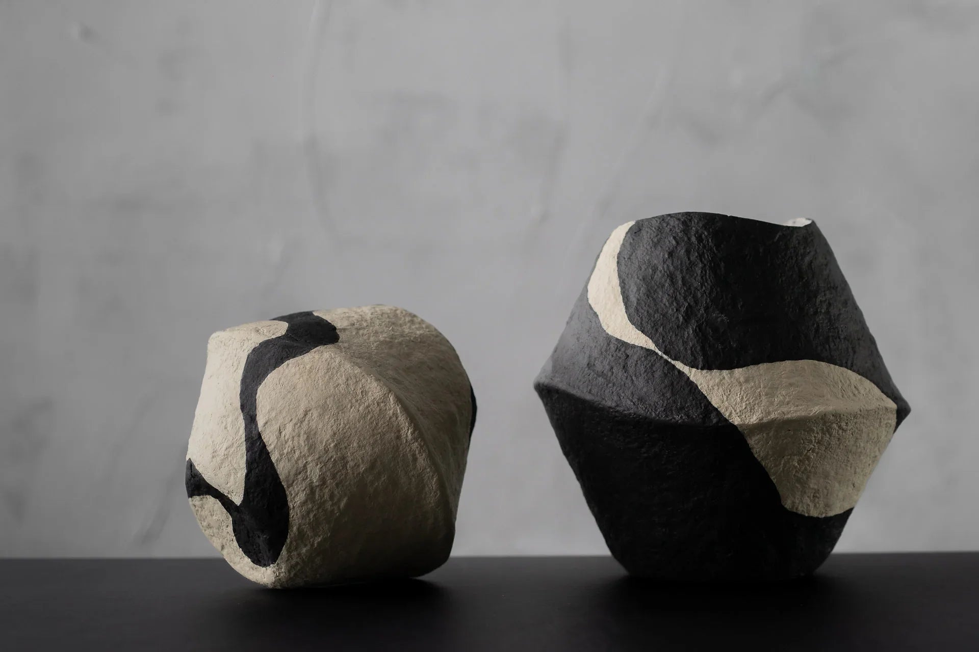 Naia – set de vaze sculpturale inspirate de natură din paper mache