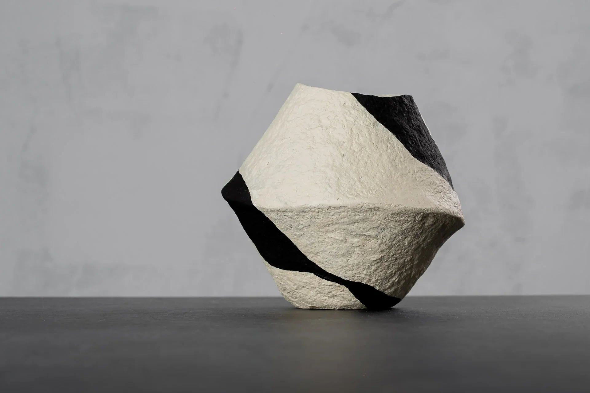 Naia – set de vaze sculpturale inspirate de natură din paper mache