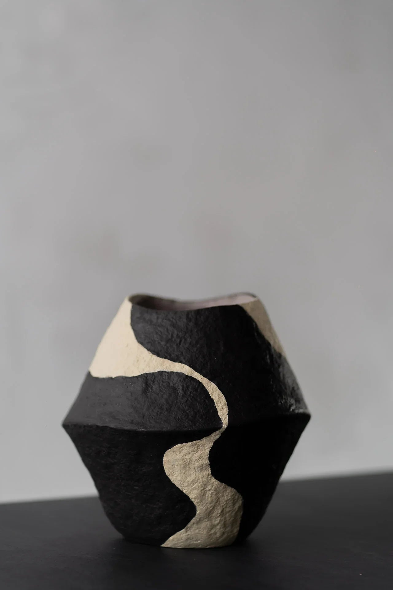 Naia – set de vaze sculpturale inspirate de natură din paper mache