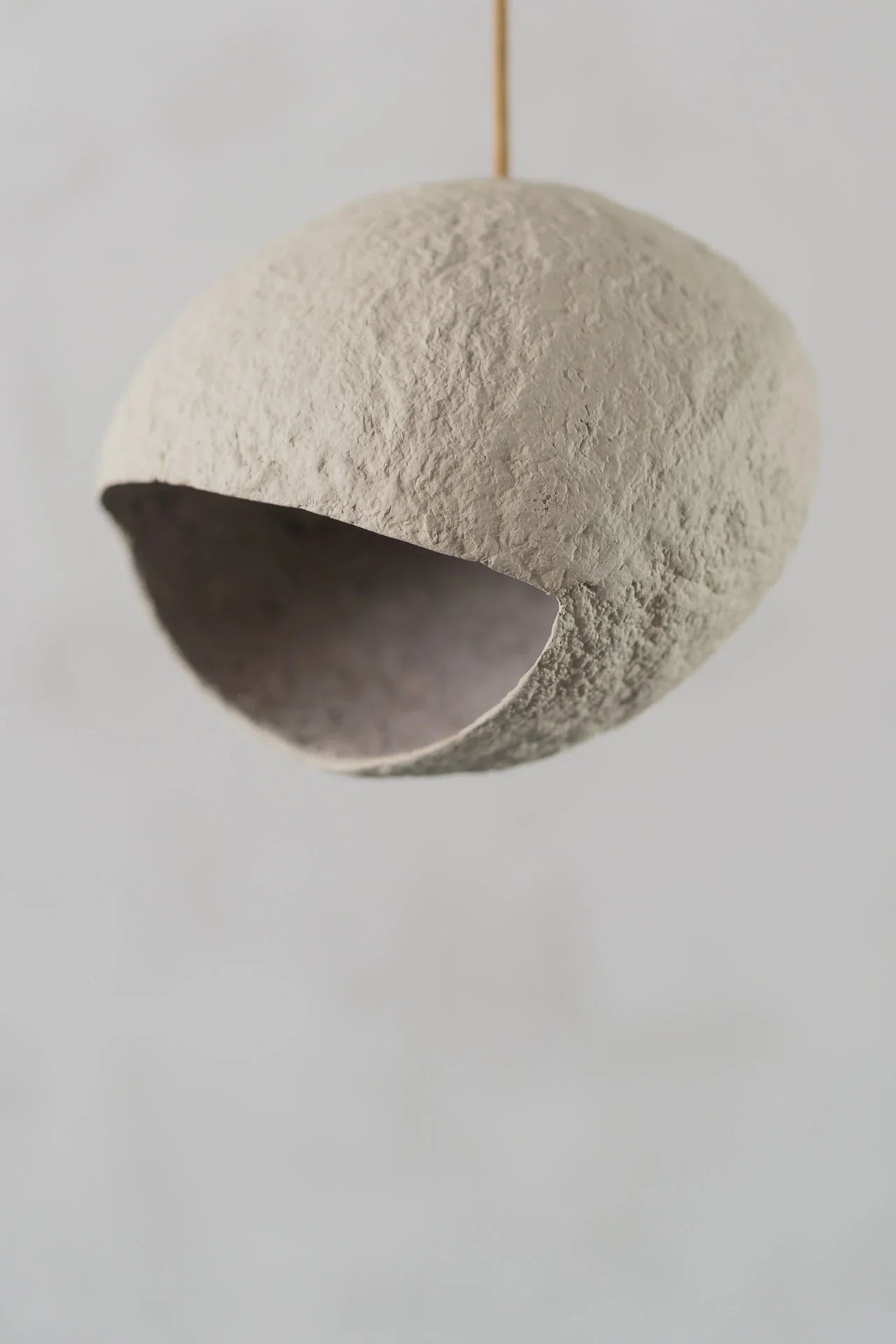 Nido – lampă din paper mache de tavan