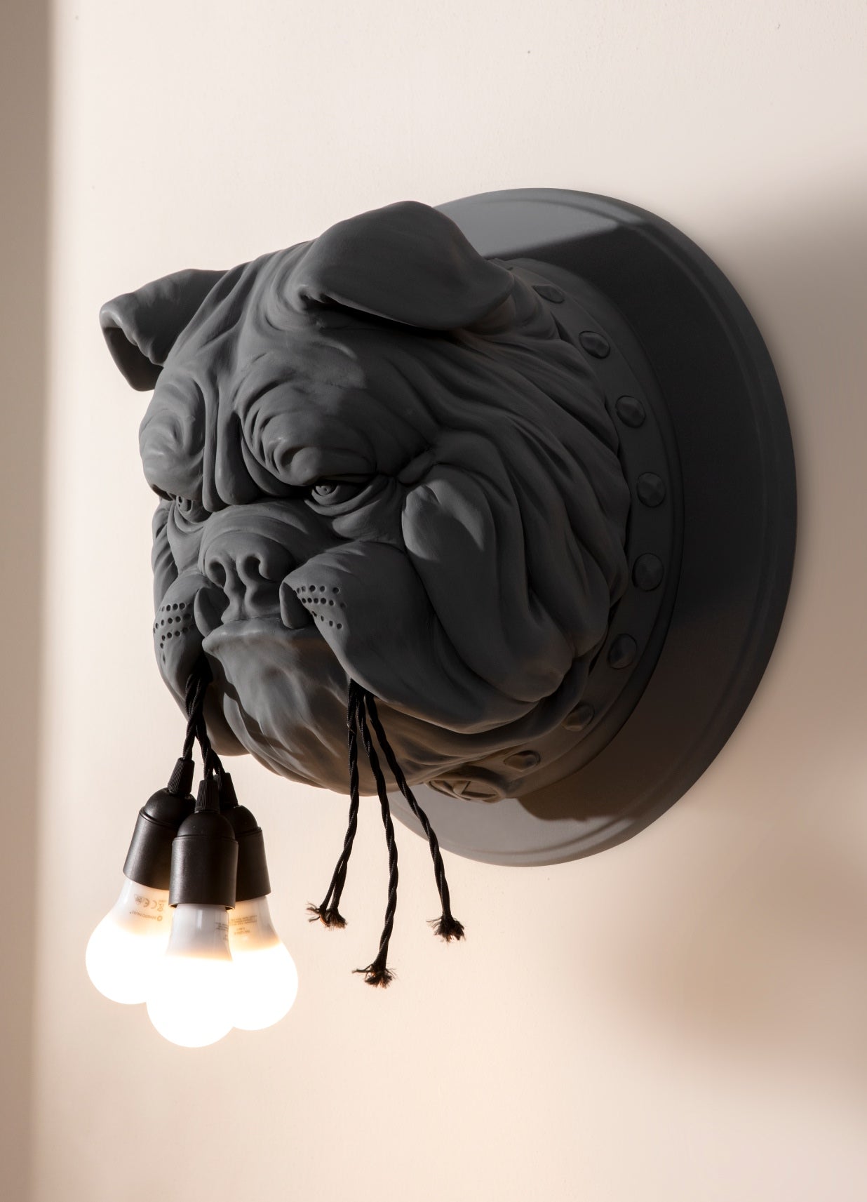 Karman Buldog Amsterdam Aplica perete | Ceramic | Alb, Negru | LED 41x25cm