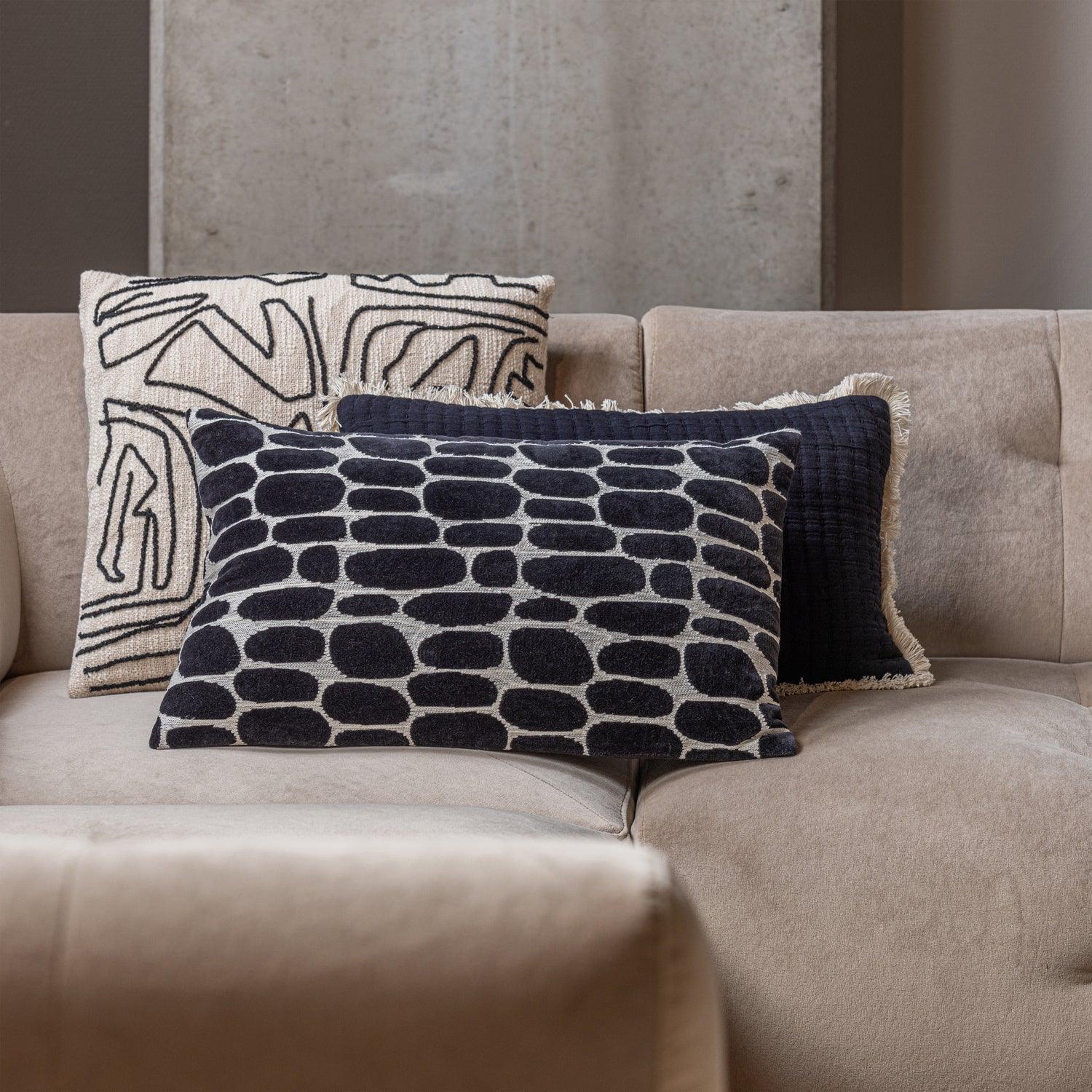 ANWAR CUSHION VELVET QUILT DESSIN OFF WHITE/ BLACK 40x6 - PARIS14A.RO