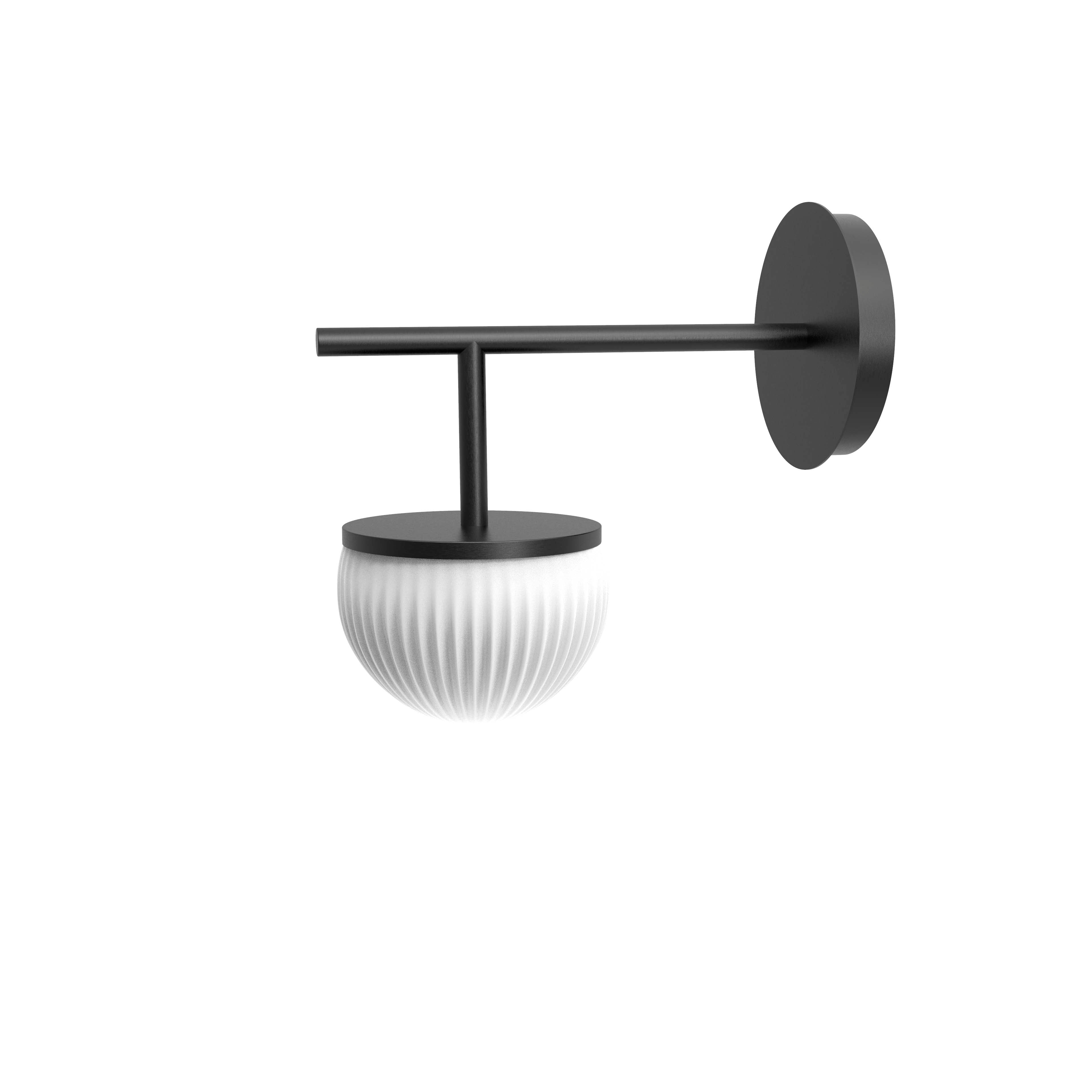 Robin aplică Roi Single Arm alamă, sticlă Black structure and opal white G9, 12x22x22 cm
