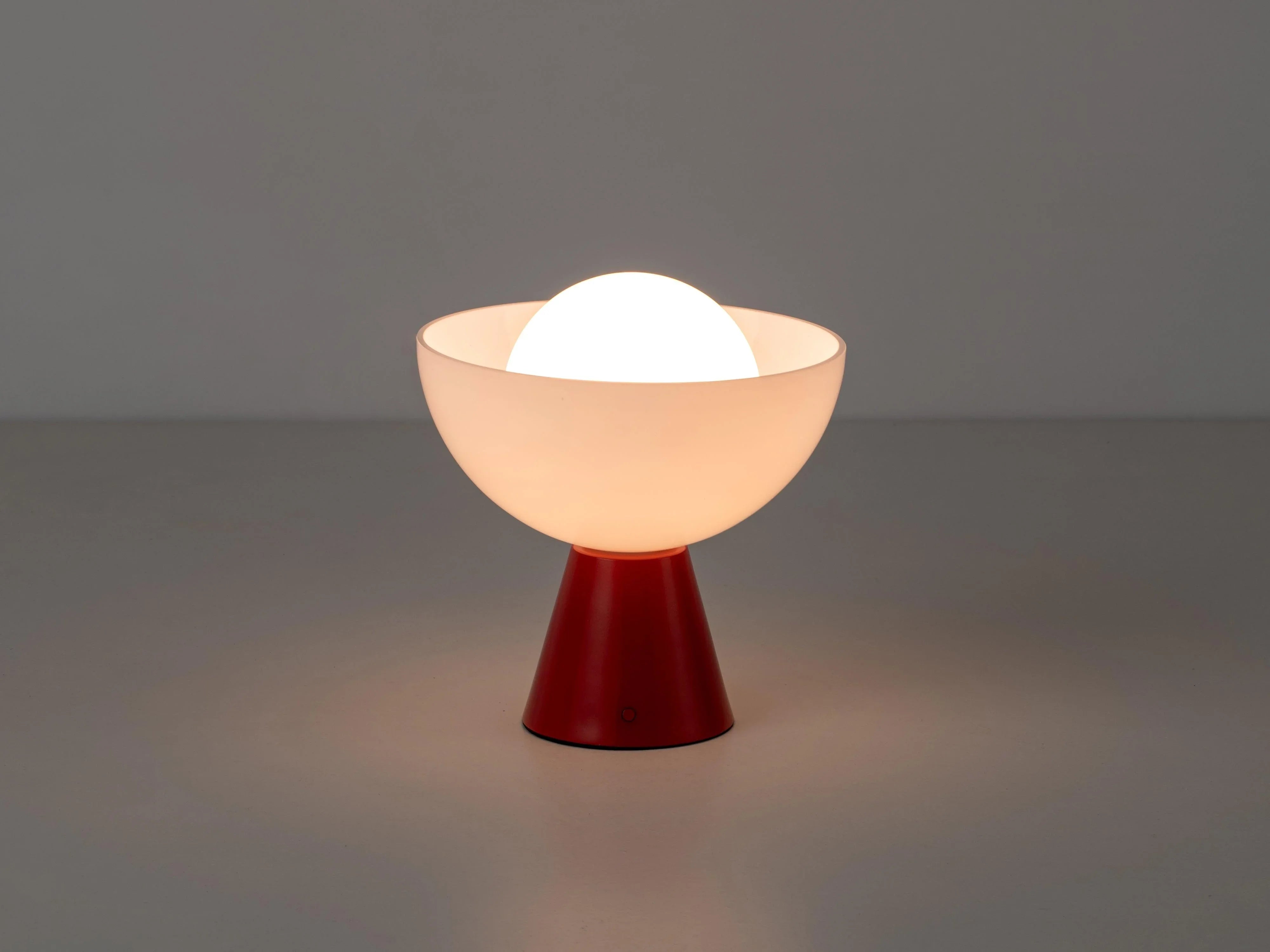 Lampă de masă fără fir cu dom roșu Jam - PARIS14A.RO