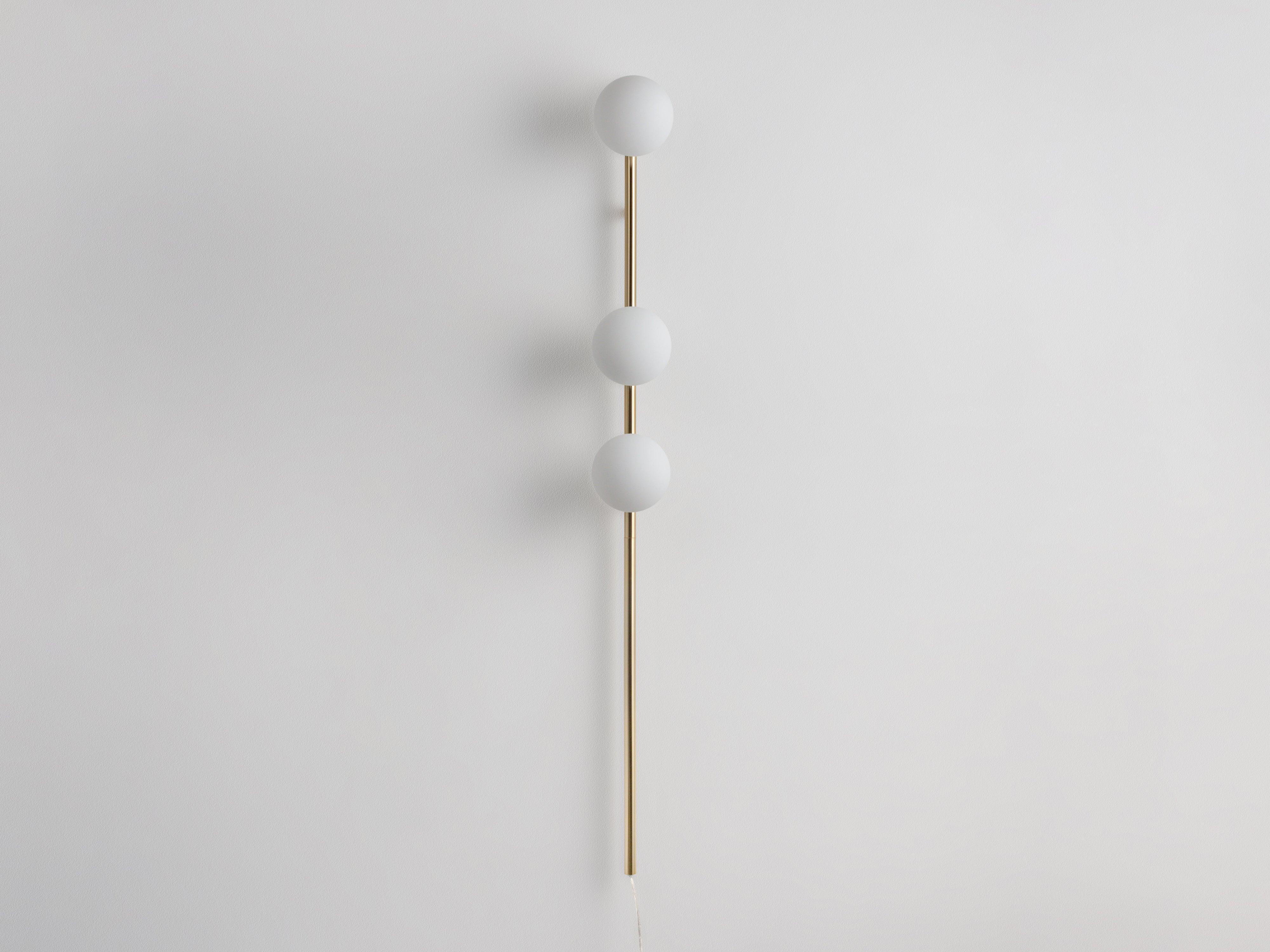 Lampă de perete cu bilă opal bară din alamă - PARIS14A.RO