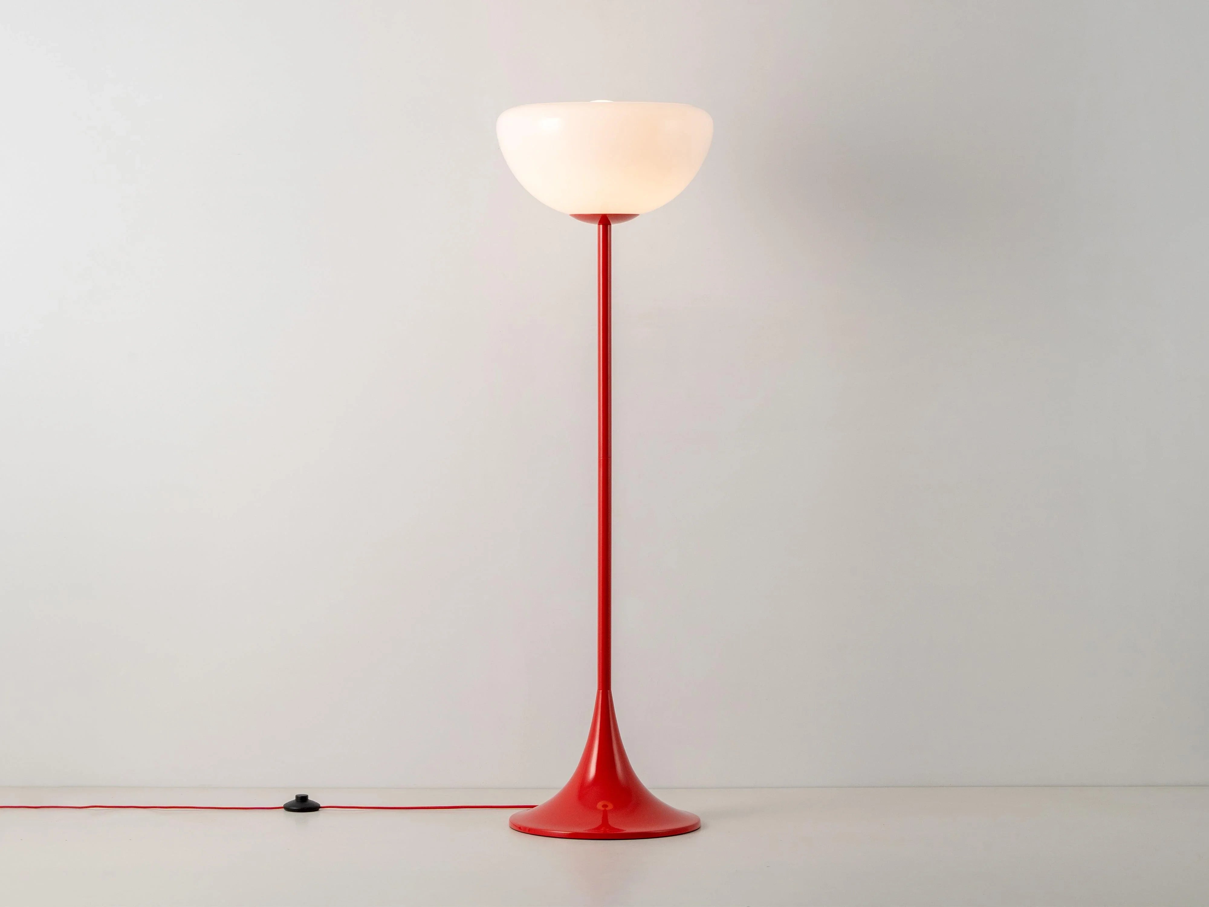 Lampă de podea cu bol din sticlă roșie Jam - PARIS14A.RO