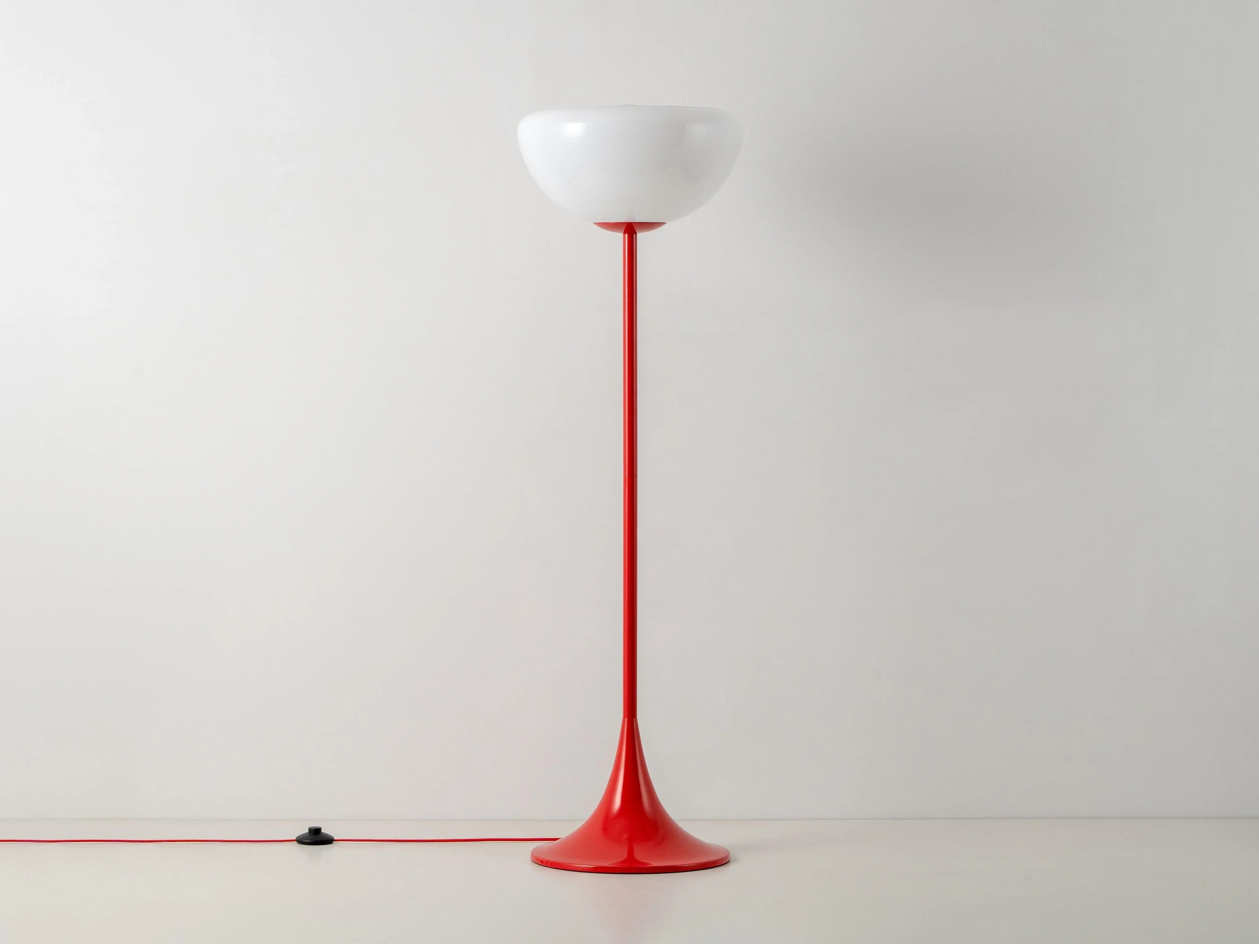 Lampă de podea cu bol din sticlă roșie Jam - PARIS14A.RO