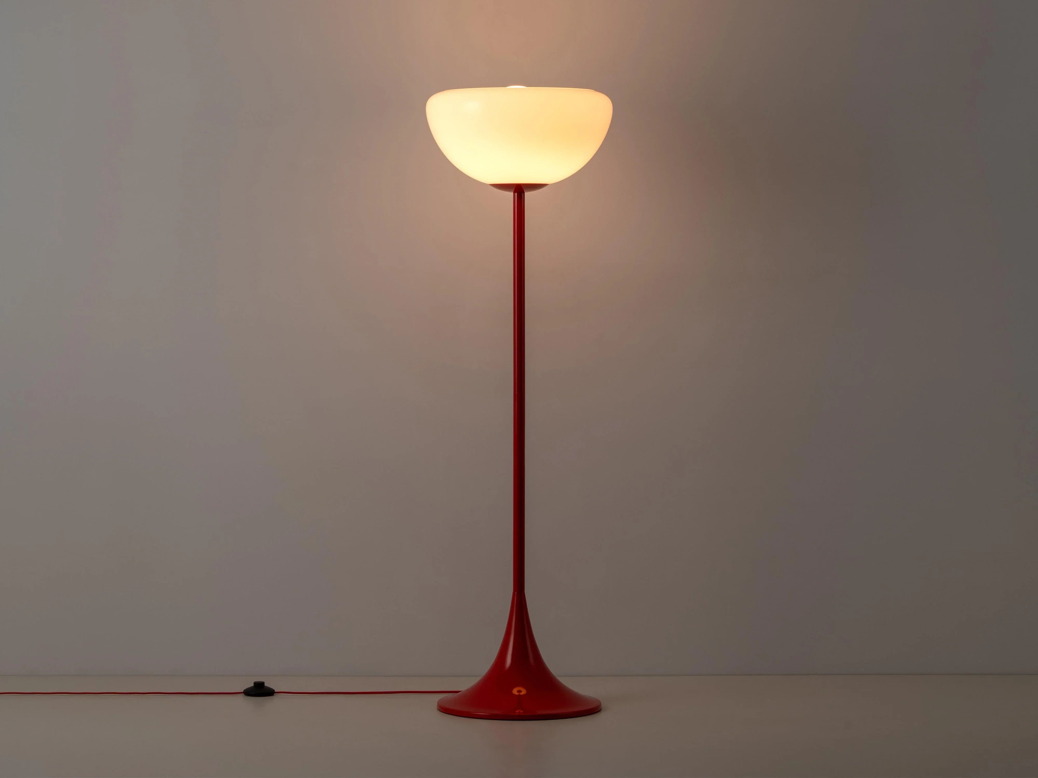 Lampă de podea cu bol din sticlă roșie Jam - PARIS14A.RO
