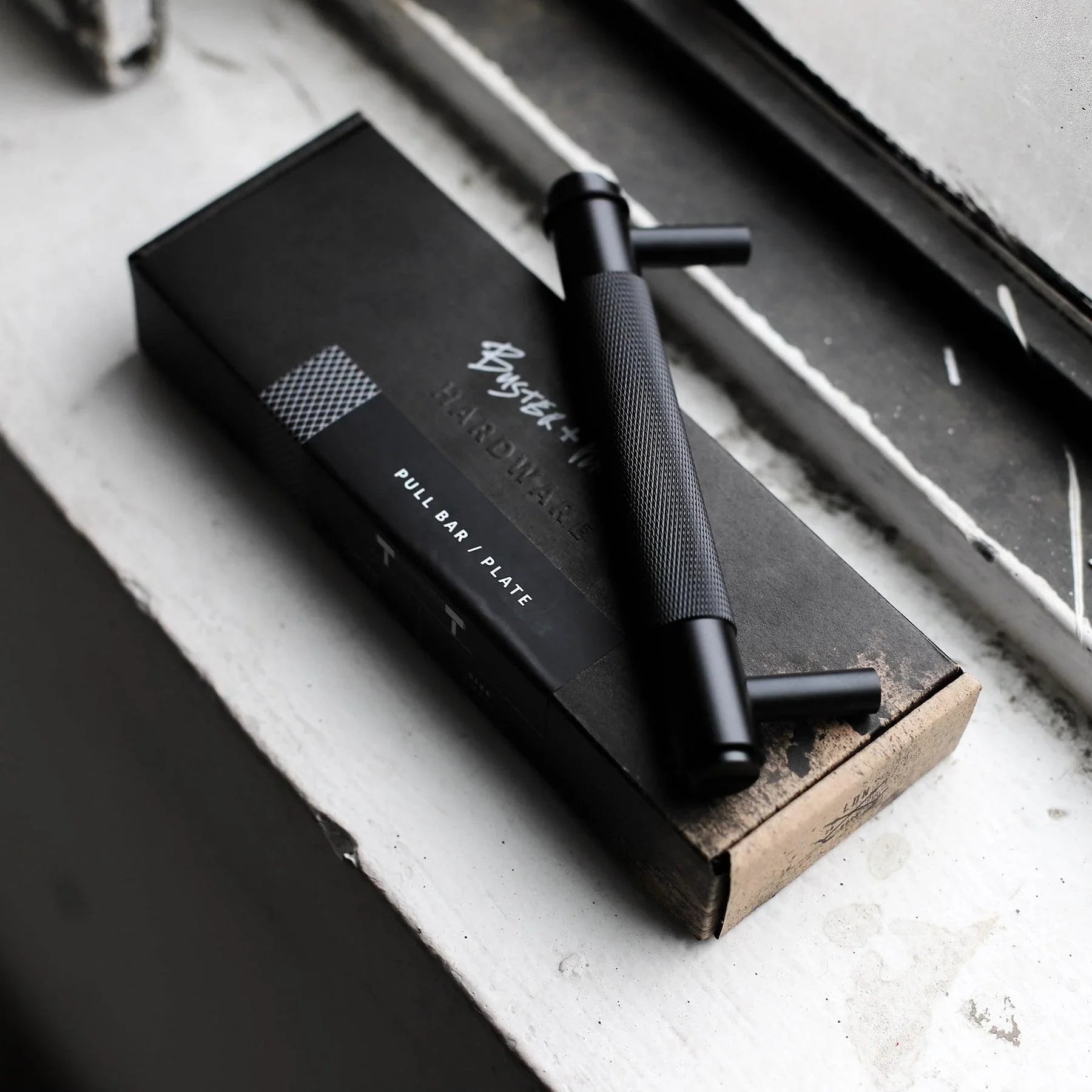 Maner tip bara / CROSS - Buster & Punch - PARIS14A.RO