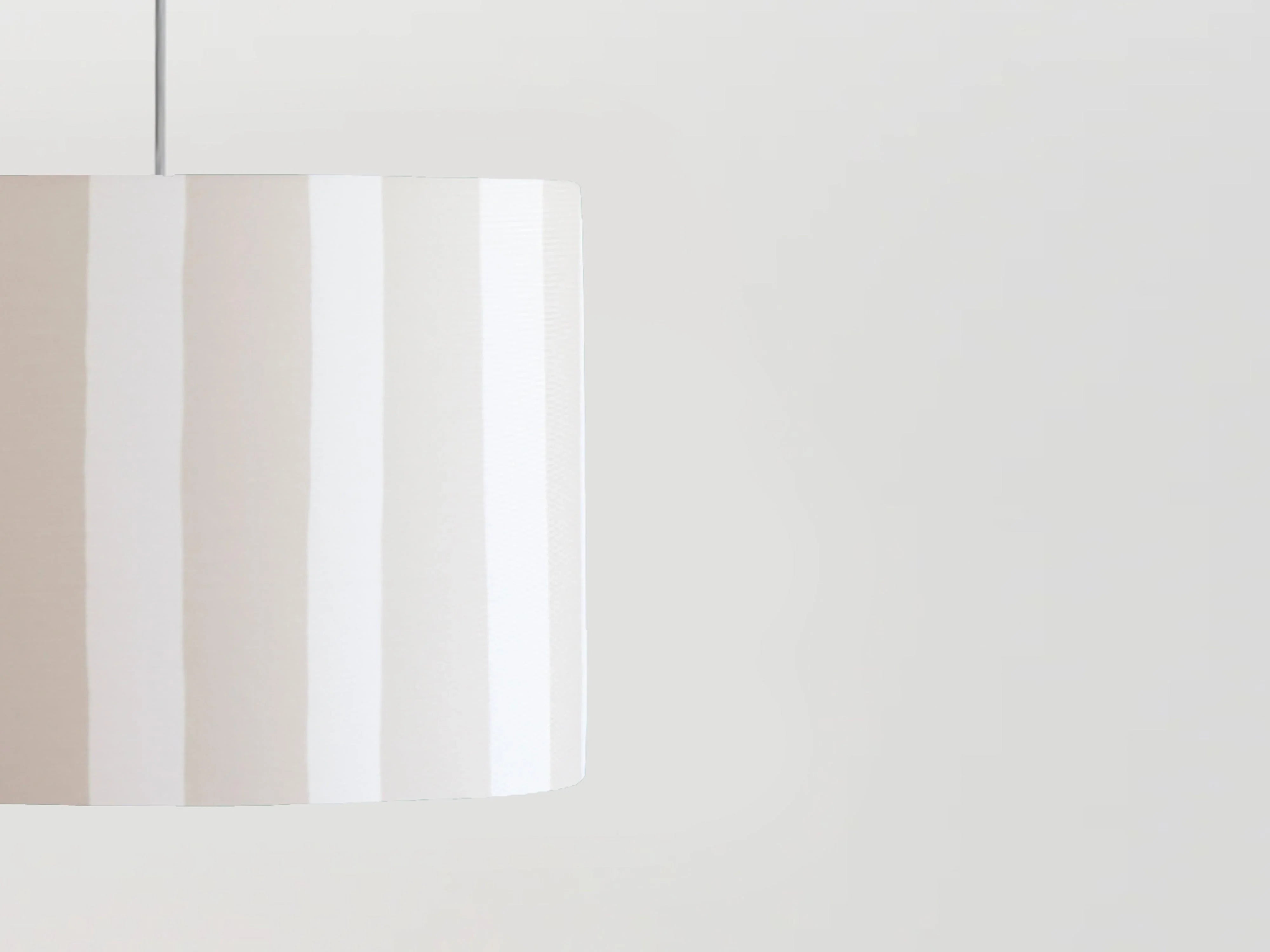 Nuanta imprimata cu dungi albe si nisip - PARIS14A.RO