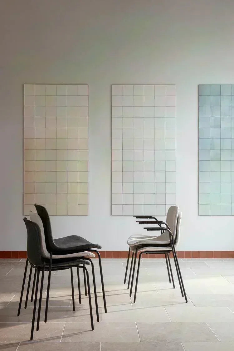 Scaun cu brate Langue cu tapiterie moale din tesatura Sheepskin - Norr11 - PARIS14A.RO