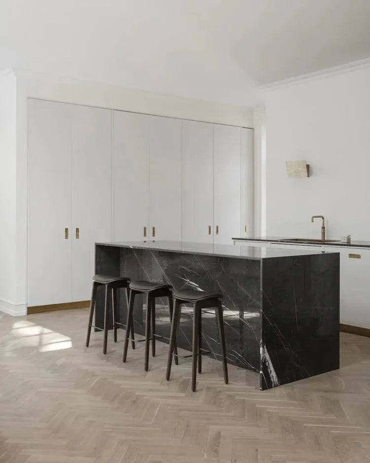 Scaun de bar fara spatar NY11 din stejar - Norr11 - PARIS14A.RO