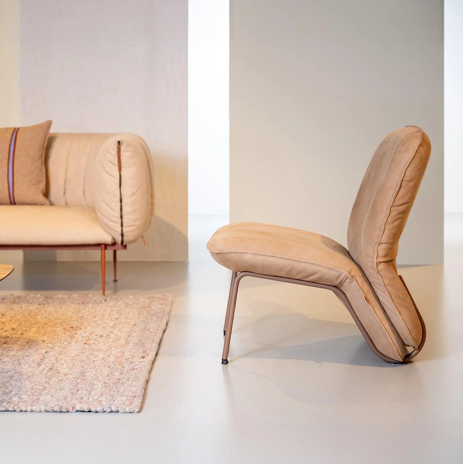 Scaun lounge Clip - Jess Design - PARIS14A.RO