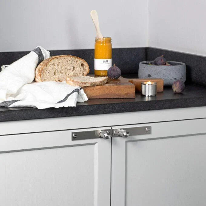 Set de manere tip buton pentru dulap / Cu placa / CROSS - Buster & Punch - PARIS14A.RO