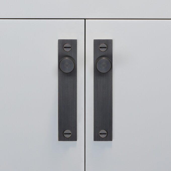 Set de manere tip buton pentru dulap / Cu placa / CROSS - Buster & Punch - PARIS14A.RO