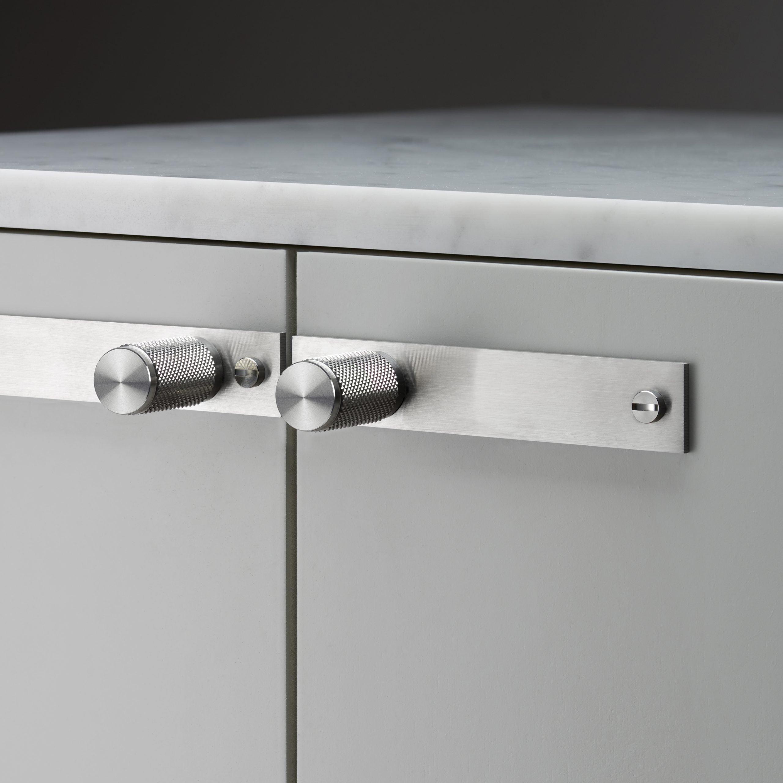 Set de manere tip buton pentru dulap / Cu placa / CROSS - Buster & Punch - PARIS14A.RO