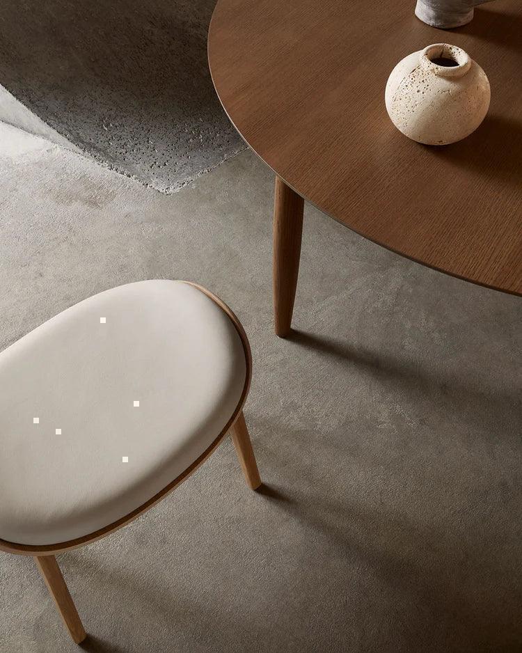 Taburet Elephant cu tapiterie completa din tesatura Sheepskin - Norr11 - PARIS14A.RO