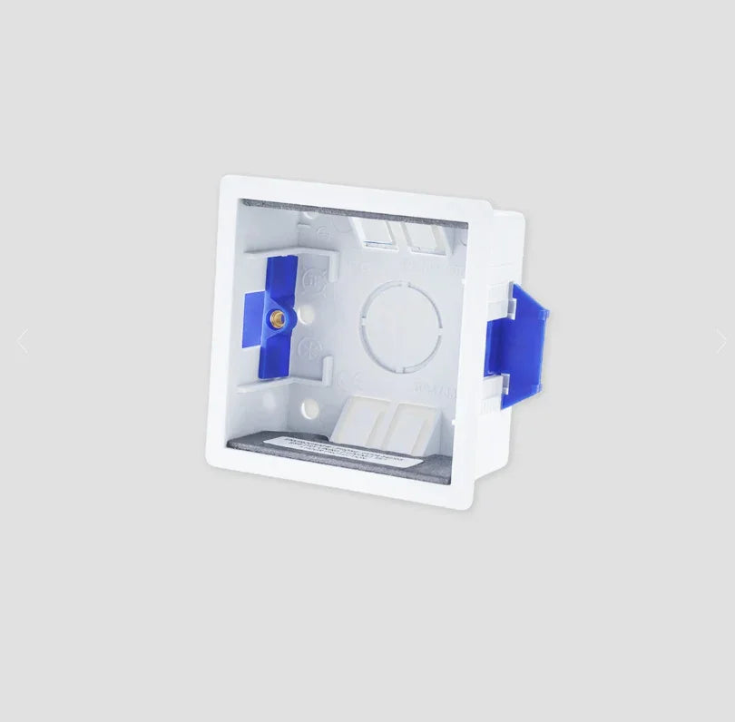 Doza patrata model UK - Buster & Punch