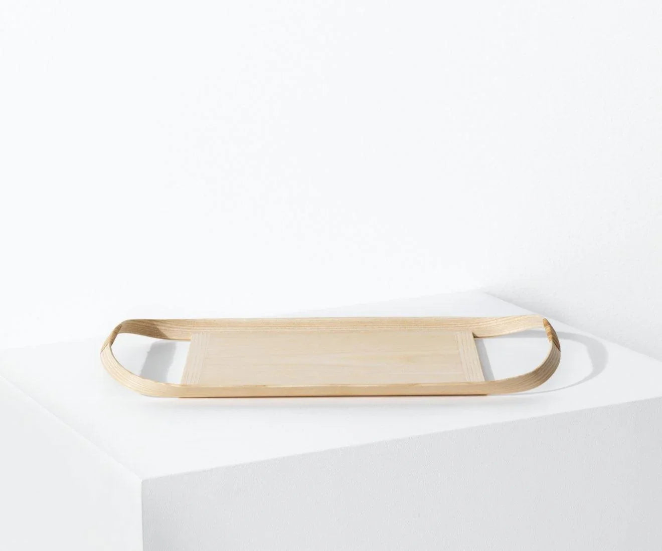 Tava lucrata manual din lemn de frasin si ratan Union by Motarasu