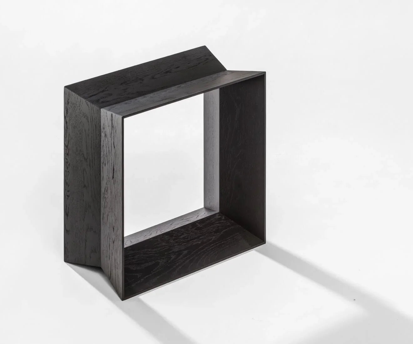 Taburet confectionat din lemn de stejar Reflex by Motarasu