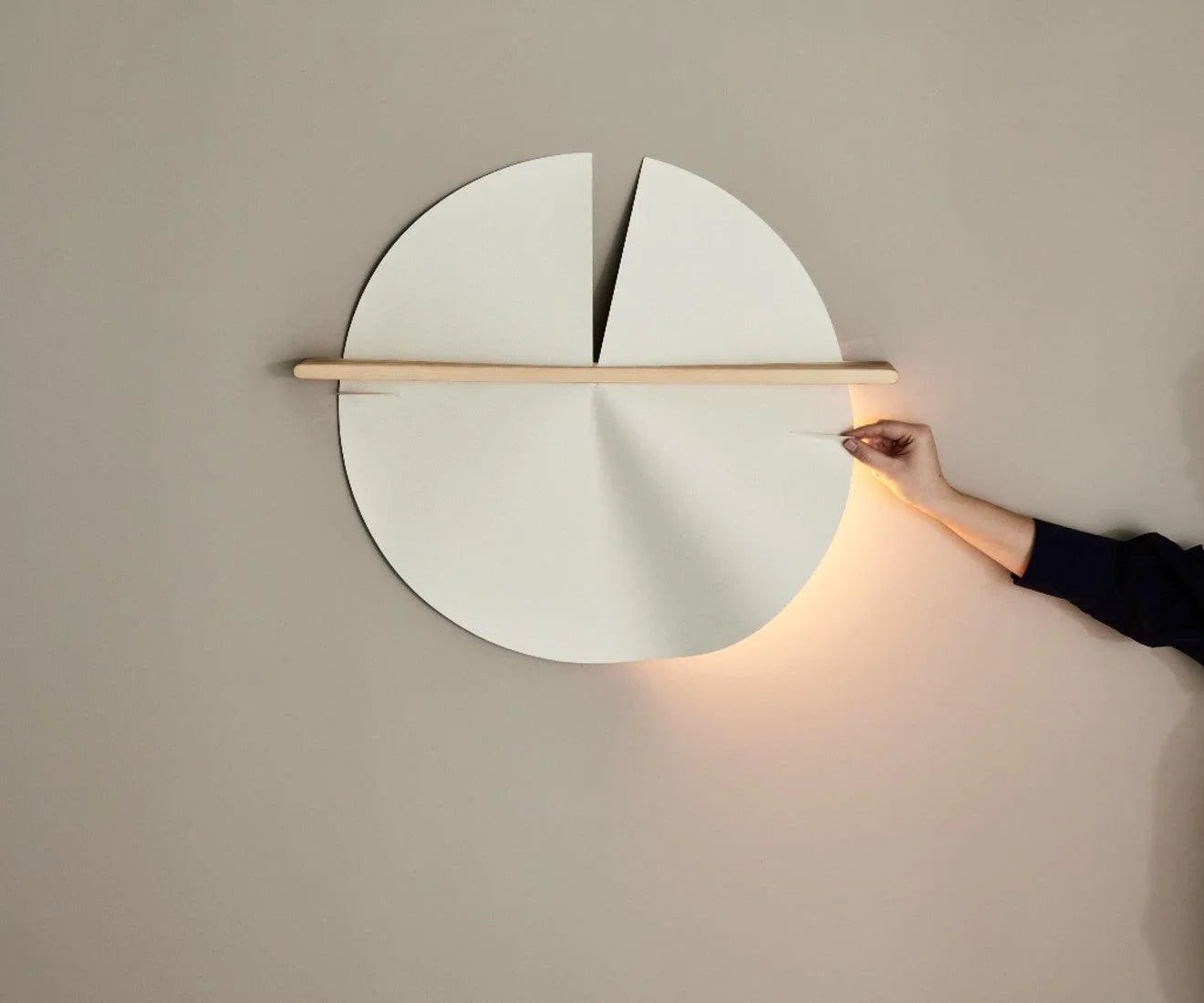 Aplica de perete din hartie whashi si lemn de stejar DAWN by Motarasu - PARIS14A.RO