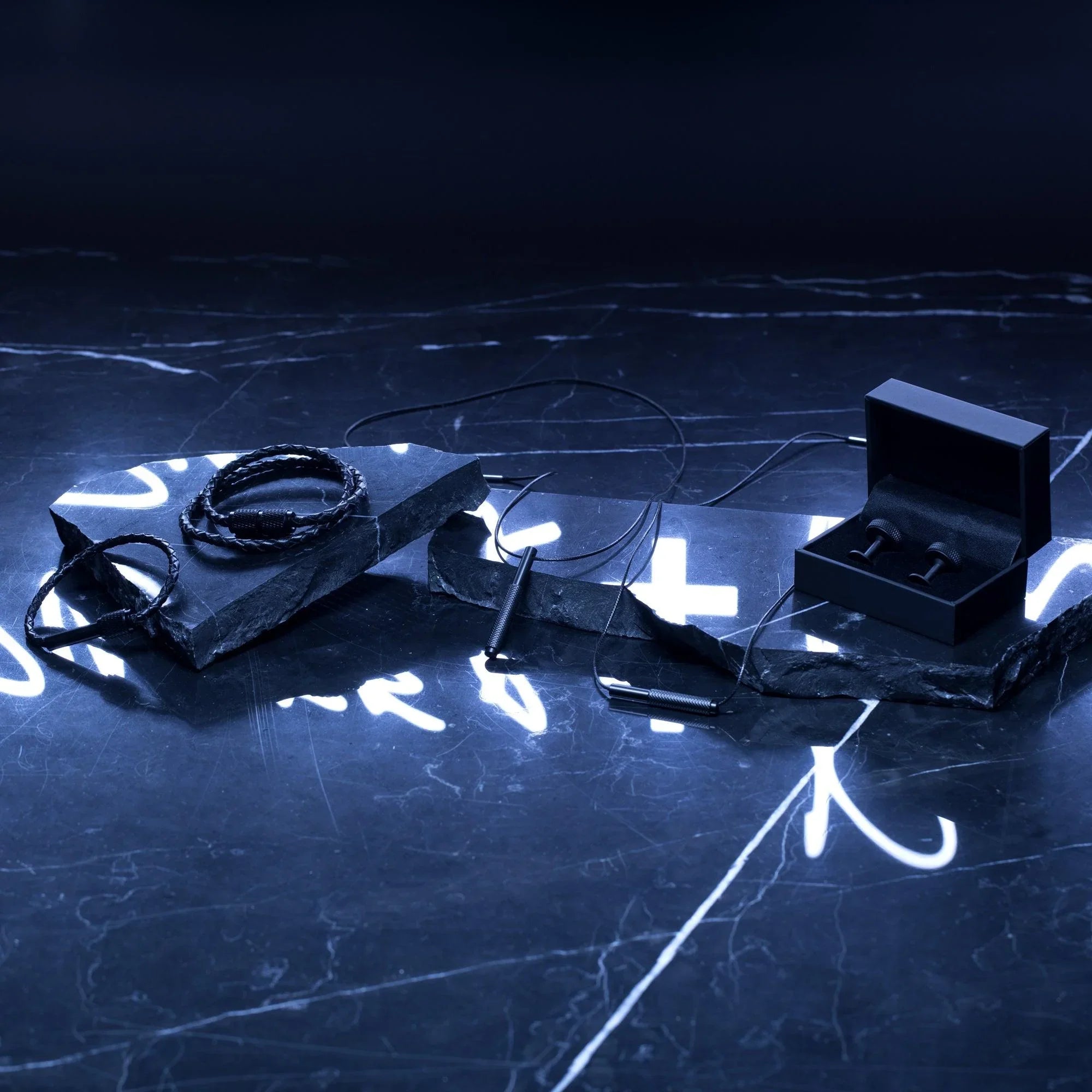 Bratara dubla / Neagra - Buster & Punch - PARIS14A.RO