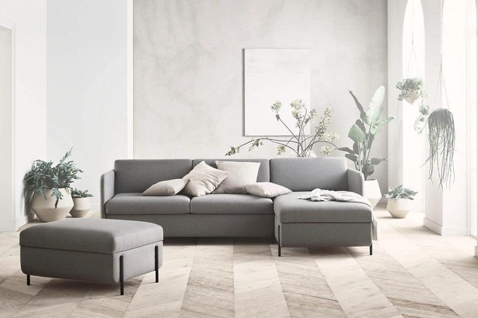 Canapea cu colt extensibila gri/maro din fibre acrilice pentru 2,5 persoane Pira Vilme Right Bolia - PARIS14A.RO