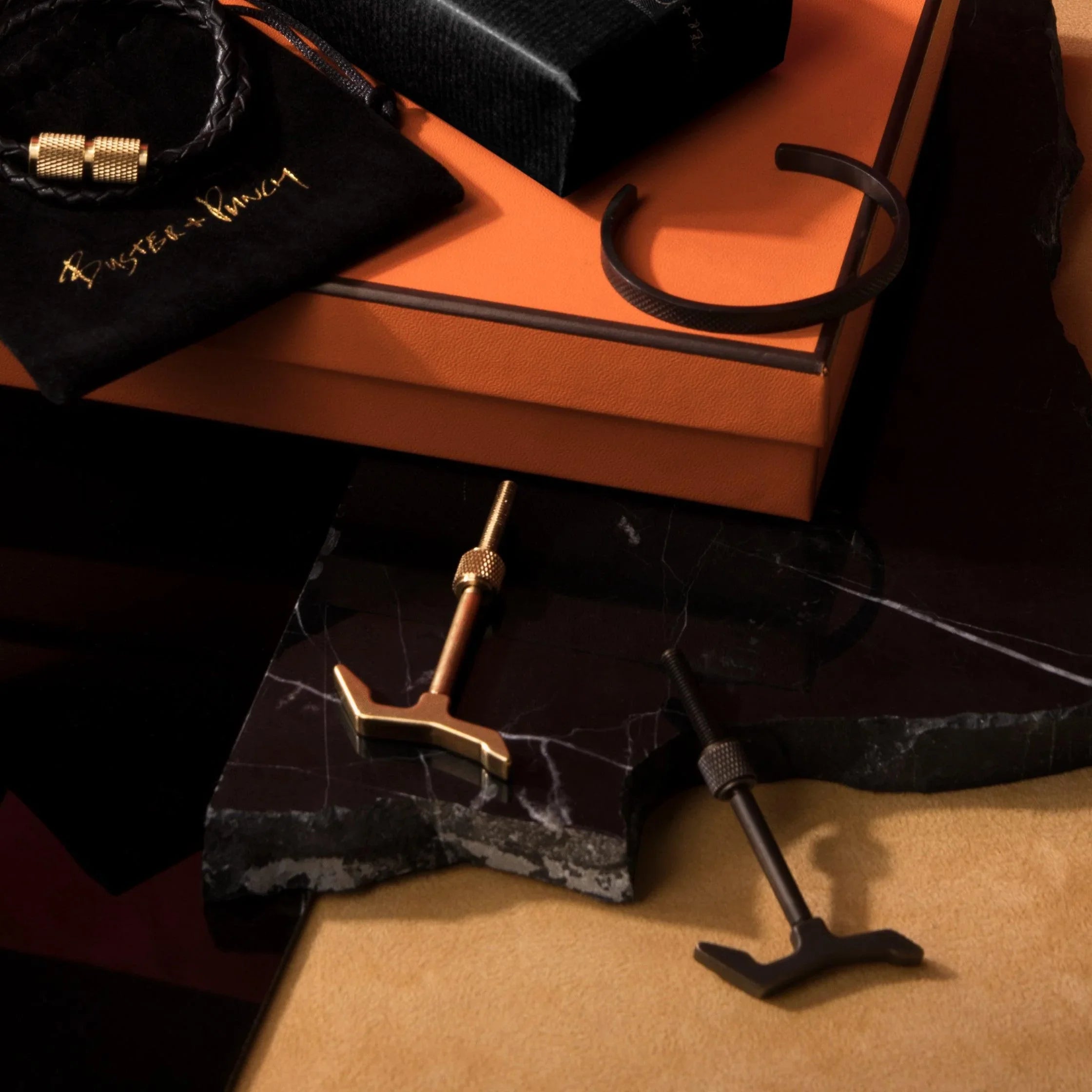 Carlig THE HOOK - Buster & Punch - PARIS14A.RO