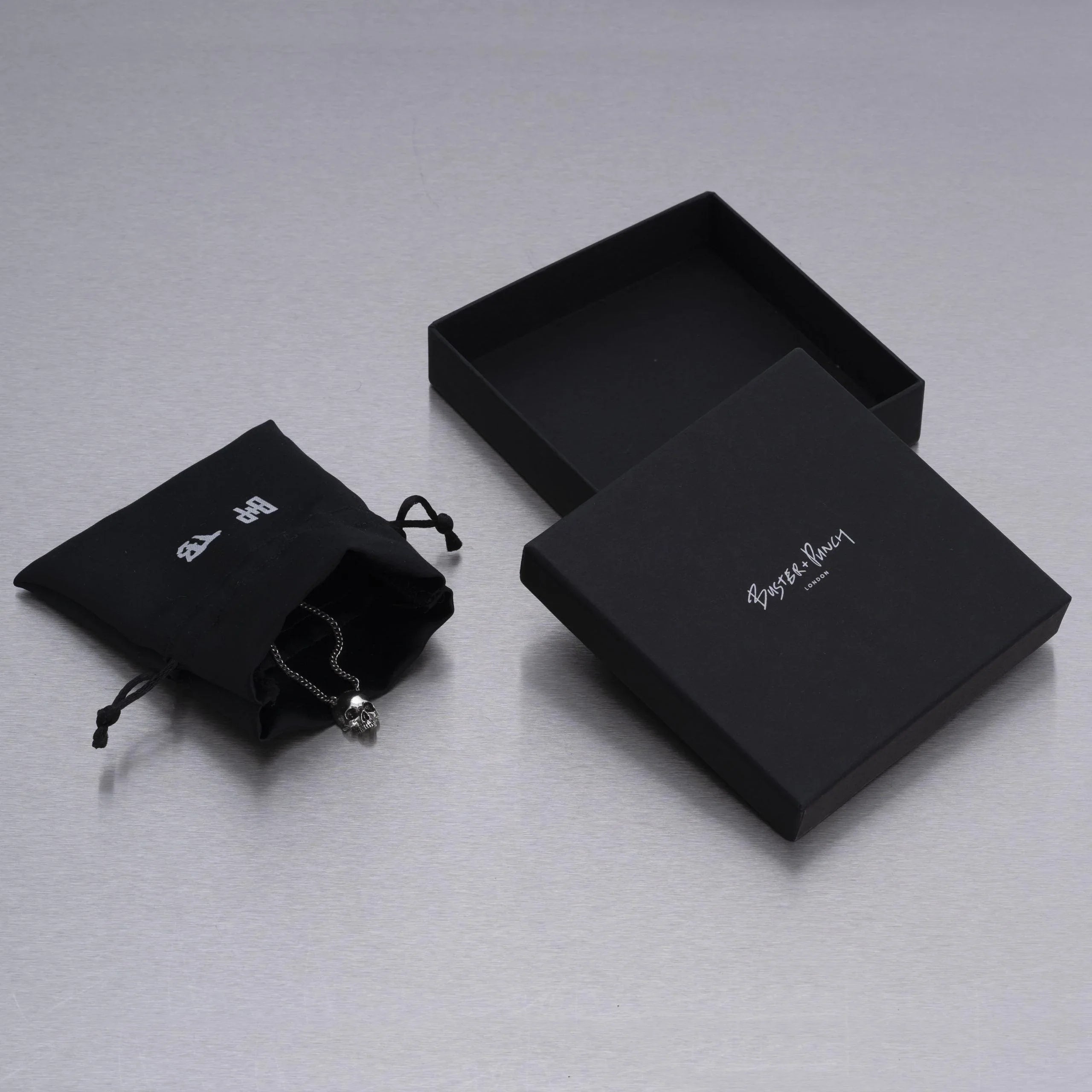 Colier cu craniu / TRAVIS BARKER - Buster & Punch - PARIS14A.RO