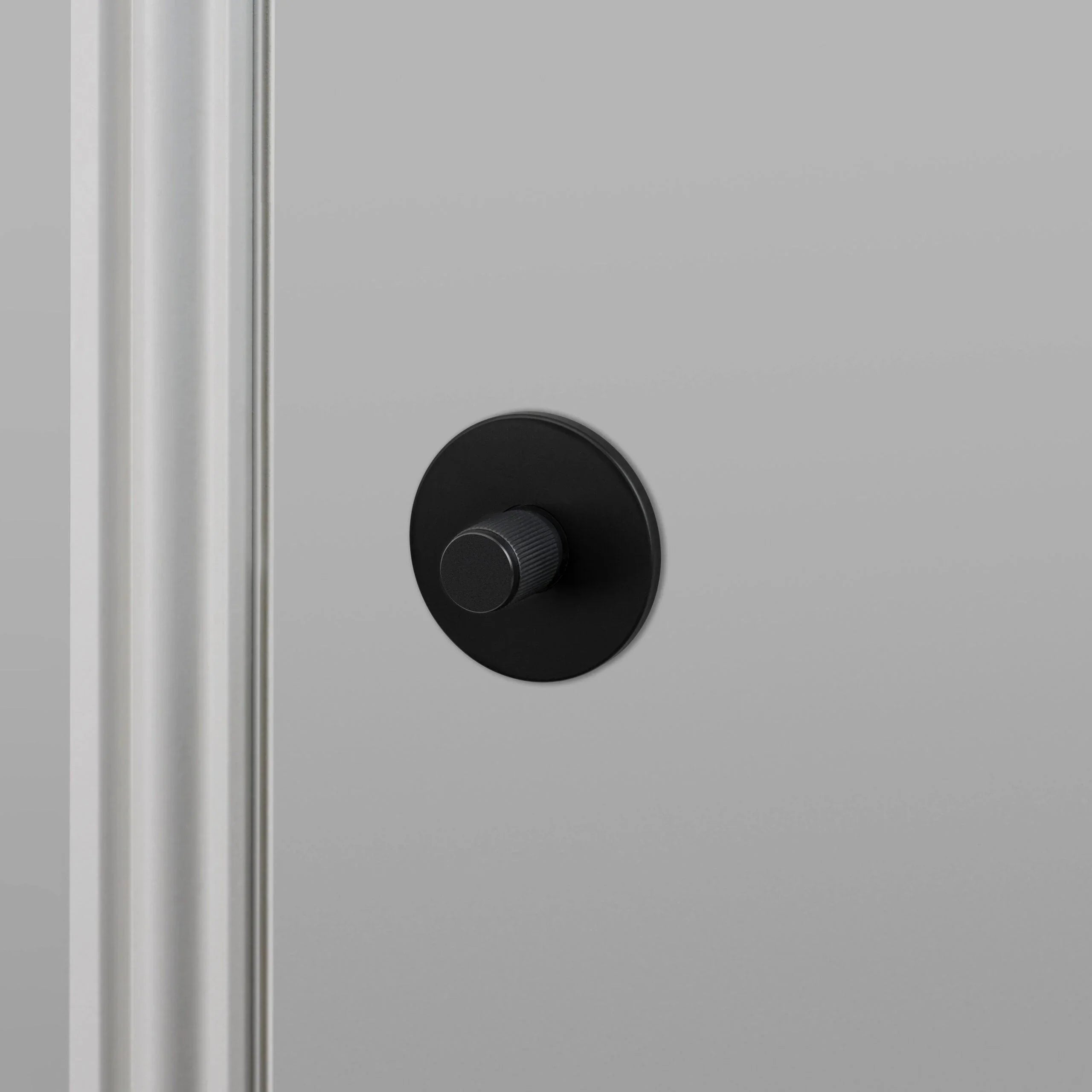 Incuietoare tip buton pentru usa / LINEAR - Buster & Punch - PARIS14A.RO