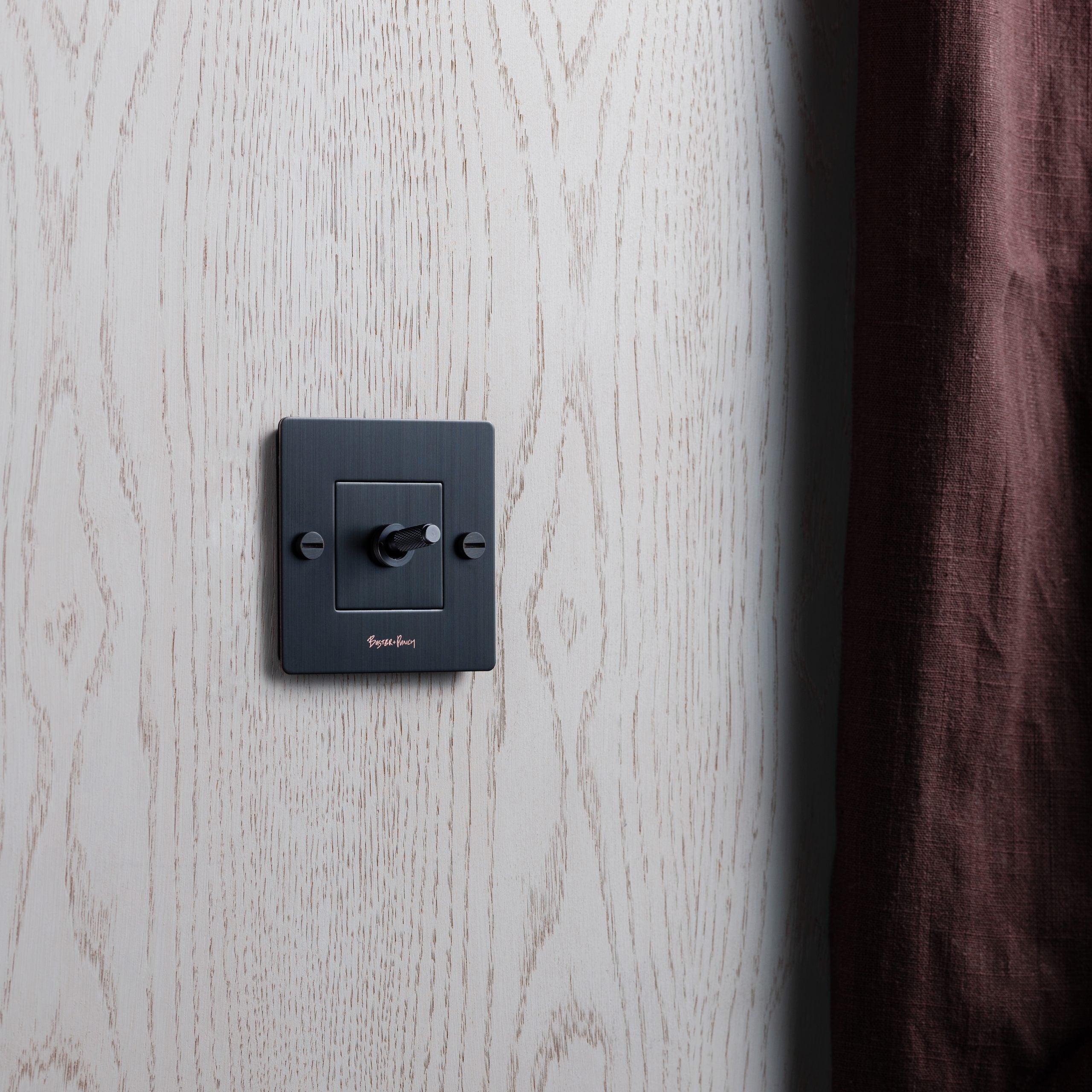 Intrerupător 1G cu 1 comutator din oțel inoxidabil - Buster & Punch - PARIS14A.RO