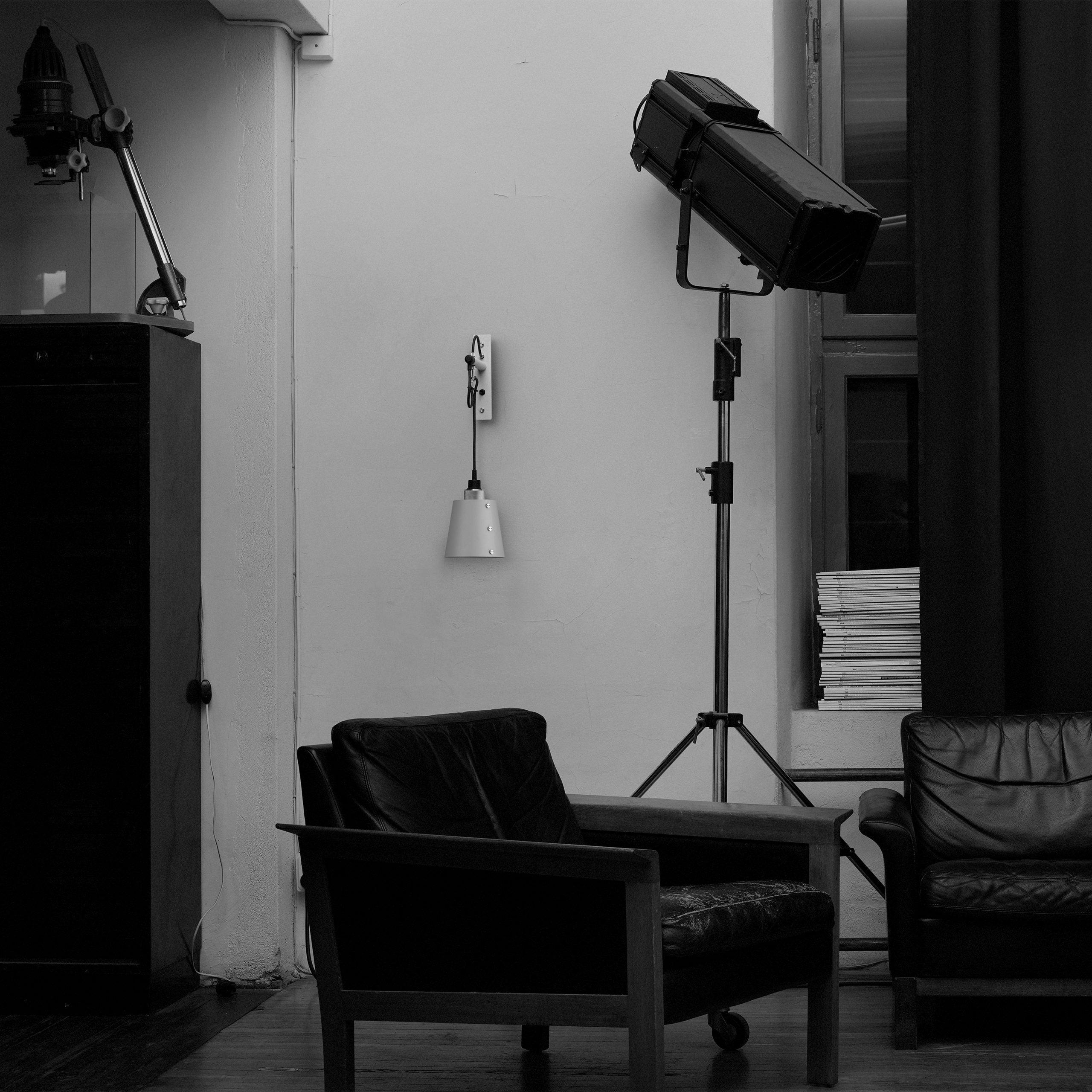 Lampa de perete HOOKED / SMALL / STONE - Buster & Punch - PARIS14A.RO