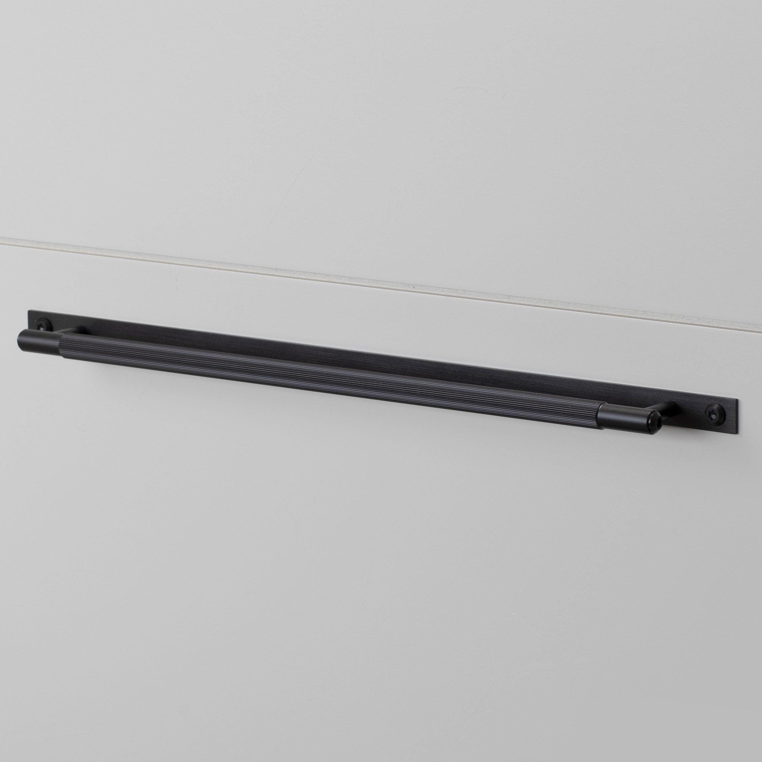 Maner tip bara PULL BAR / Cu placa / Mare / LINEAR - Buster & Punch - PARIS14A.RO